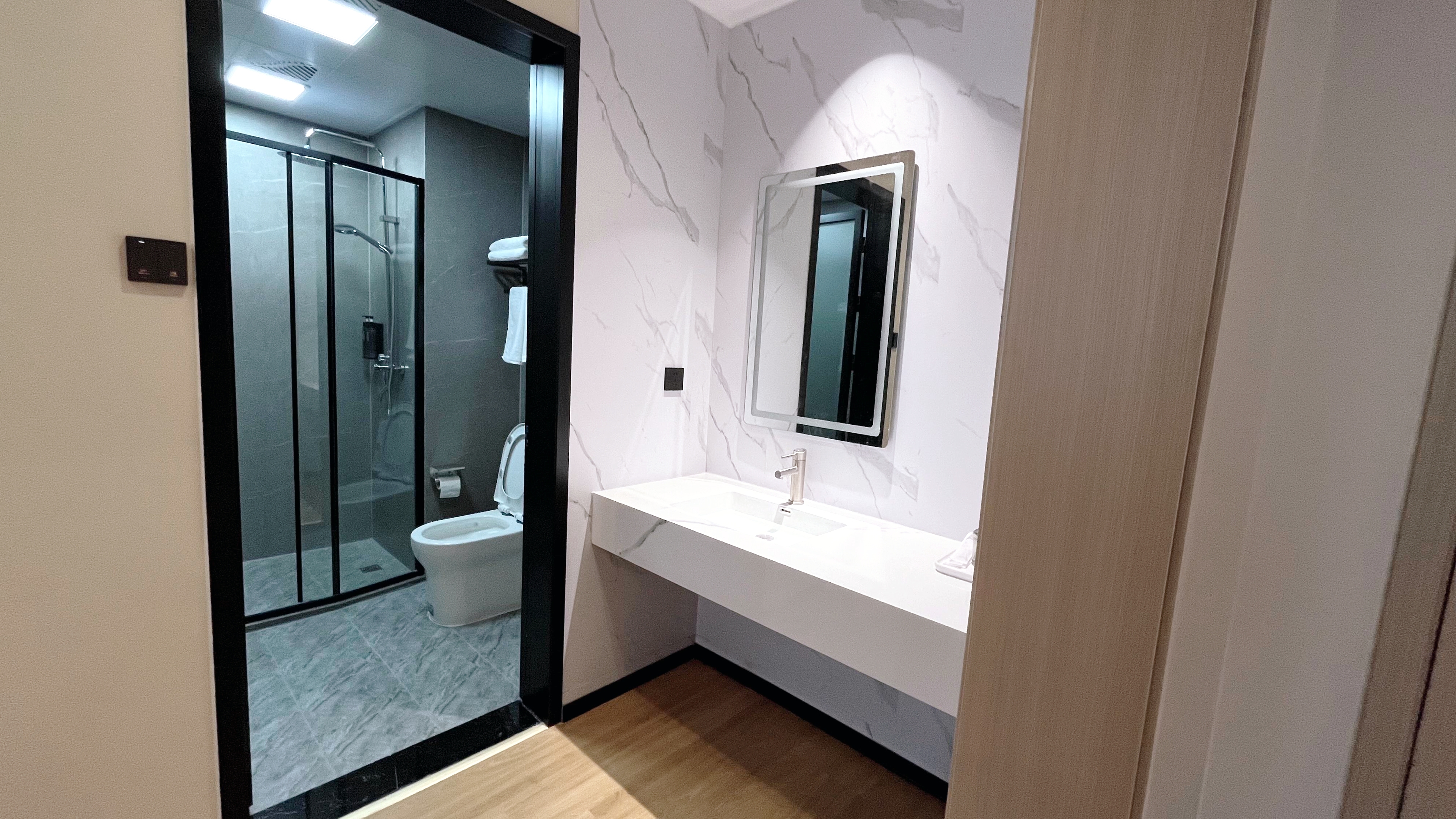 Weifang Hitech Hotel 3*