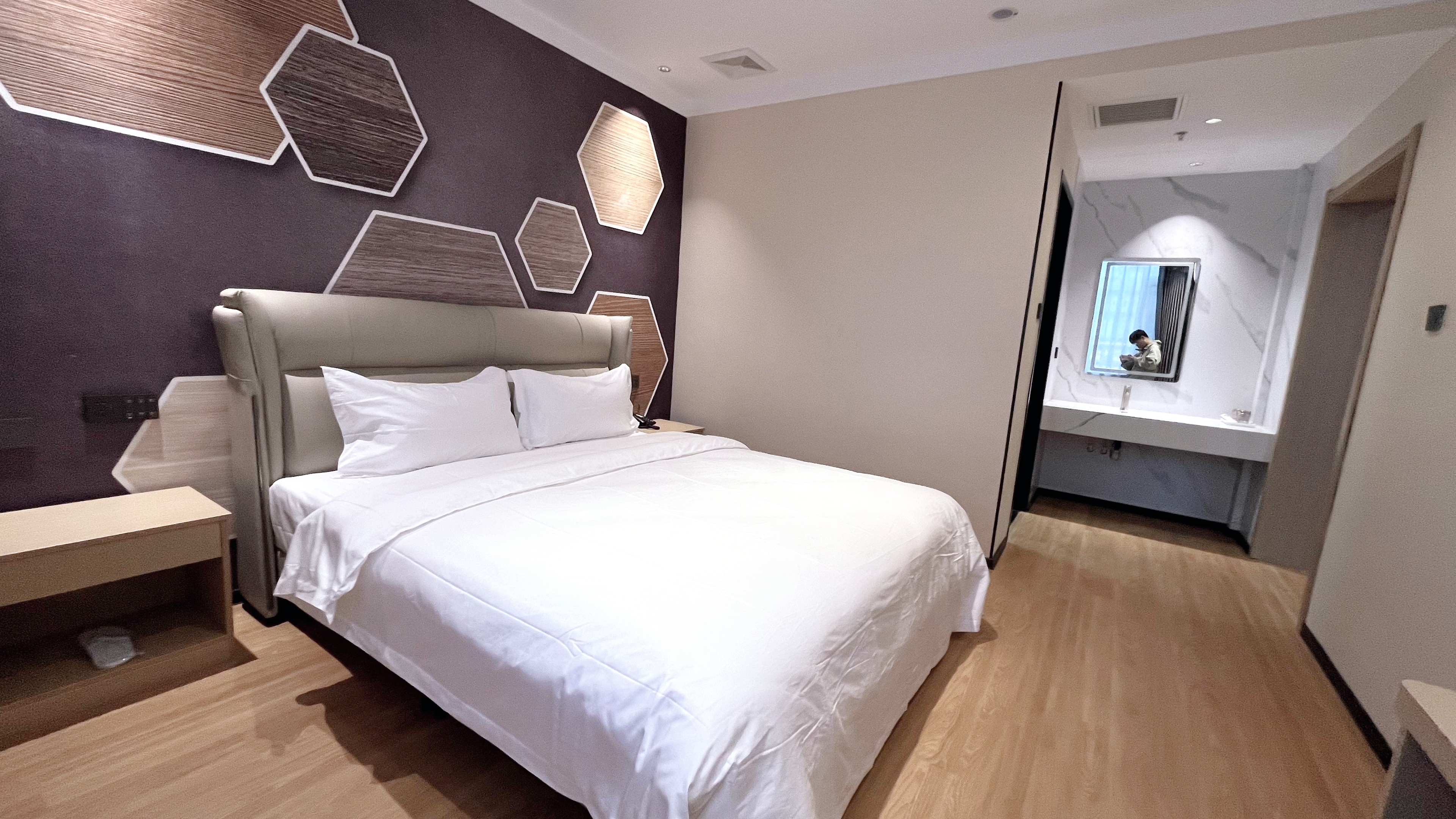 Weifang Hitech Hotel 3*