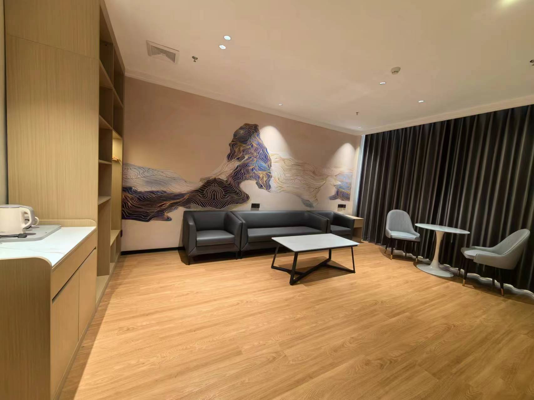 Weifang Hitech Hotel 3*