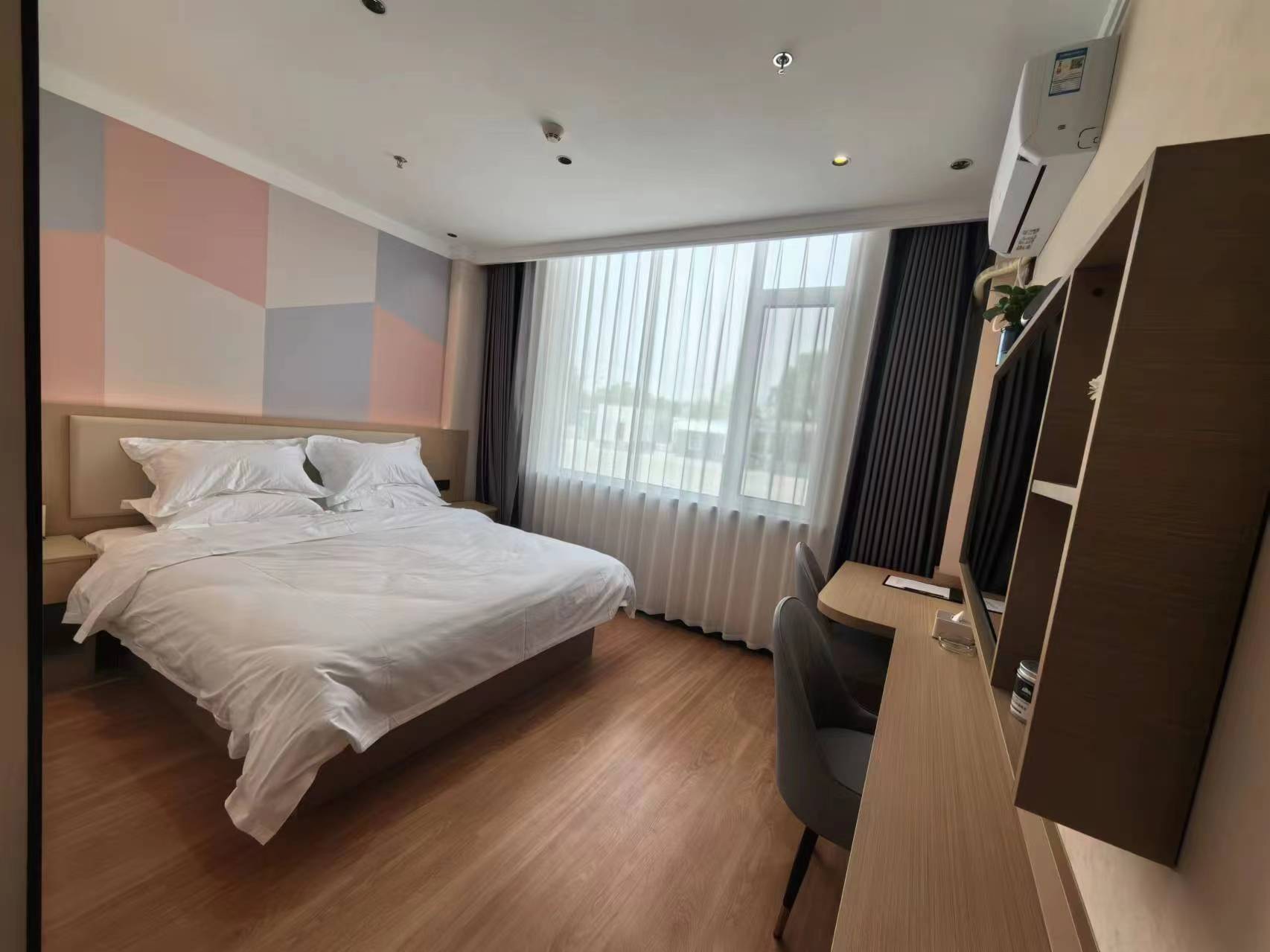 Weifang Hitech Hotel 3*