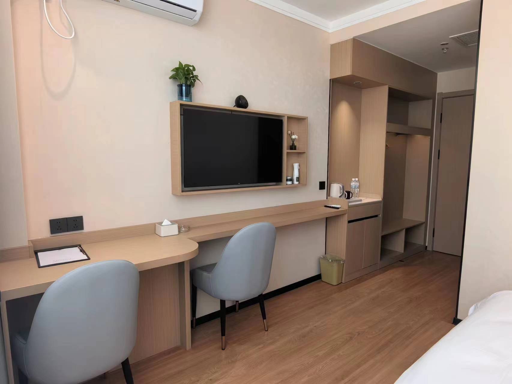 Weifang Hitech Hotel 3*
