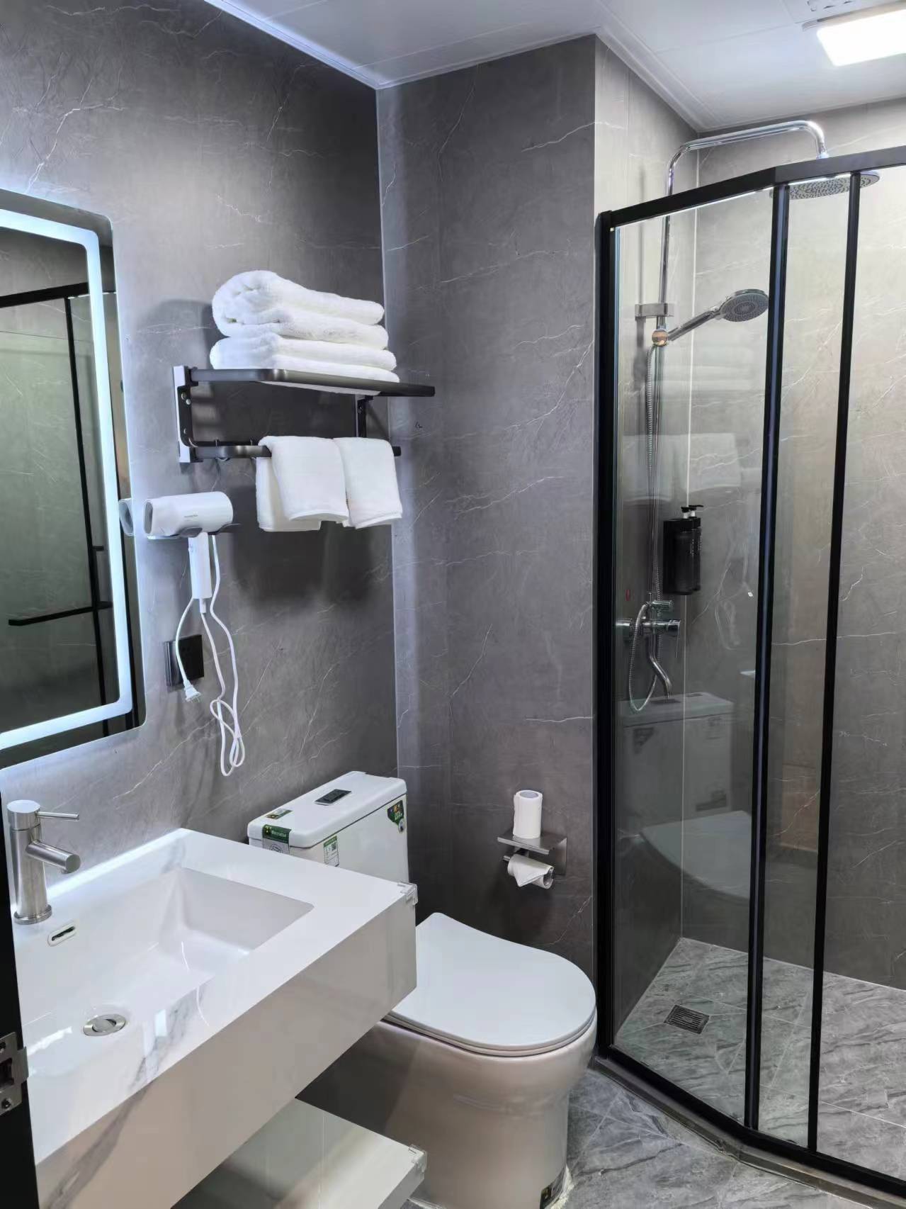 Weifang Hitech Hotel 3*
