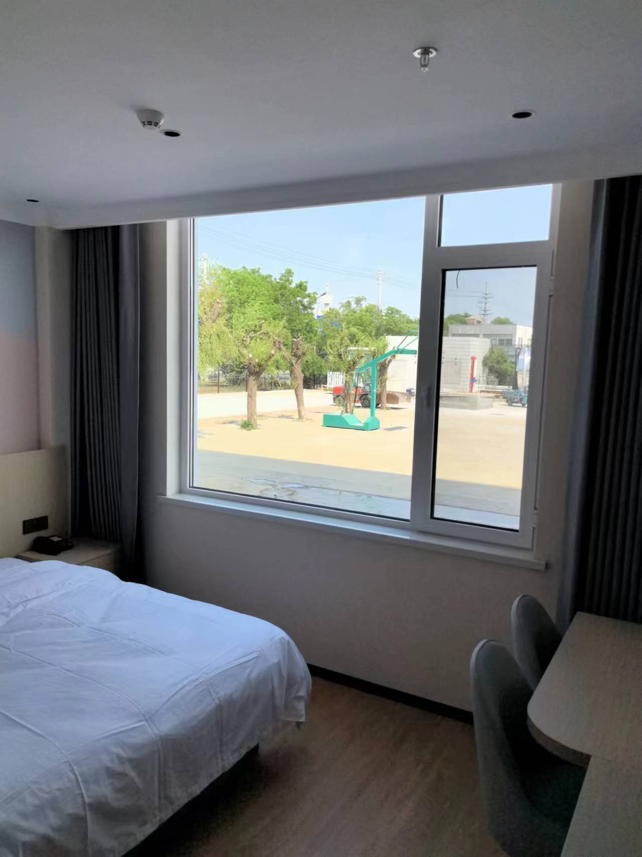 Weifang Hitech Hotel 3*