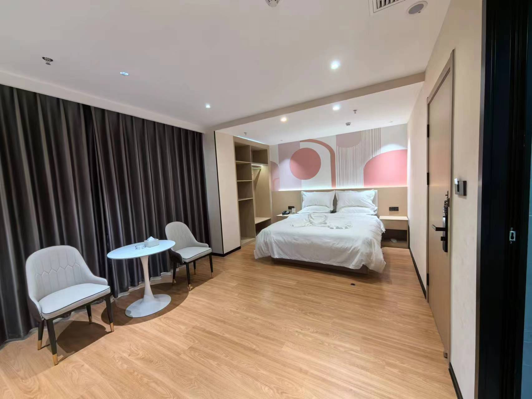 Weifang Hitech Hotel 3*