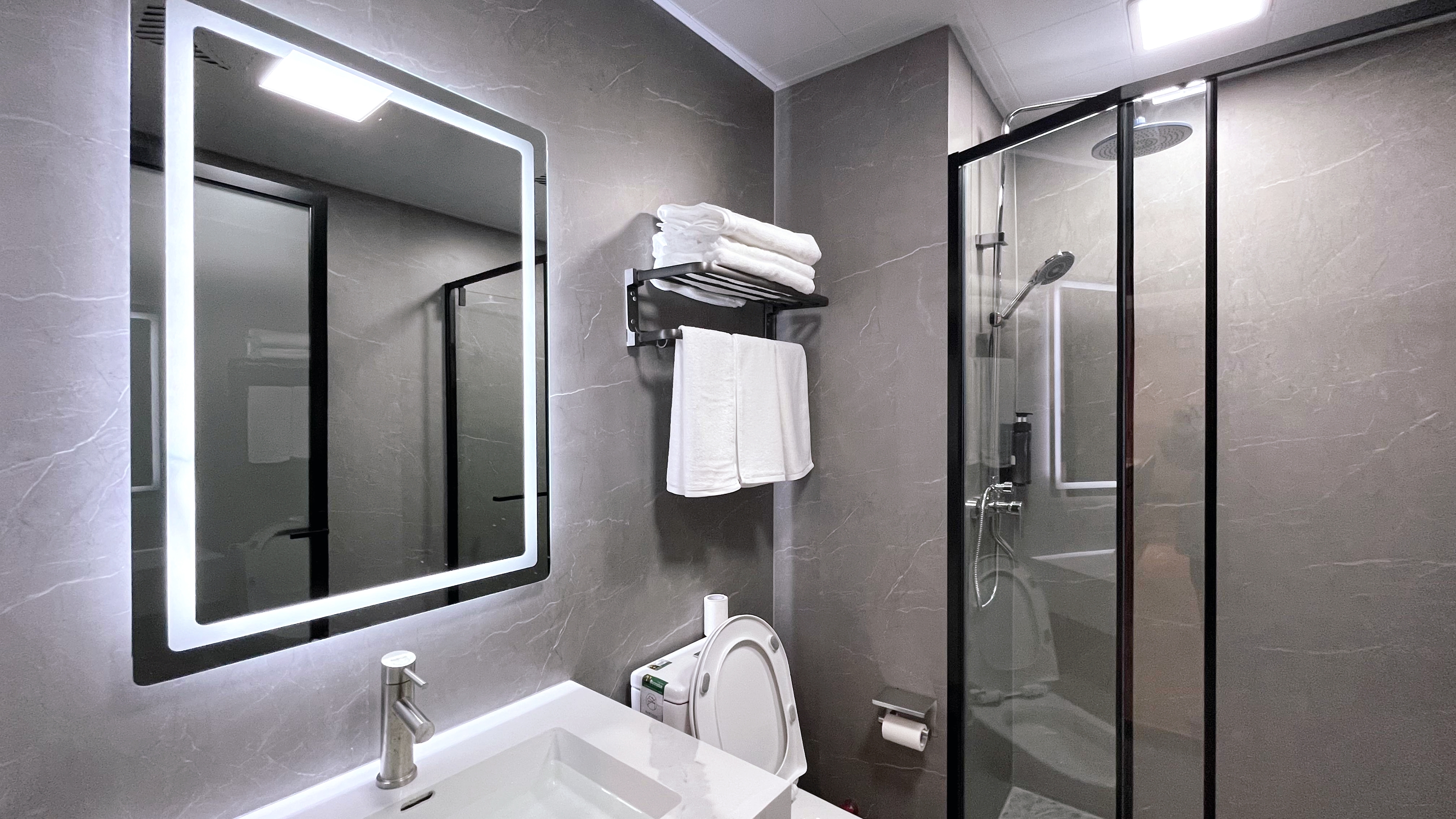 Weifang Hitech Hotel 3*