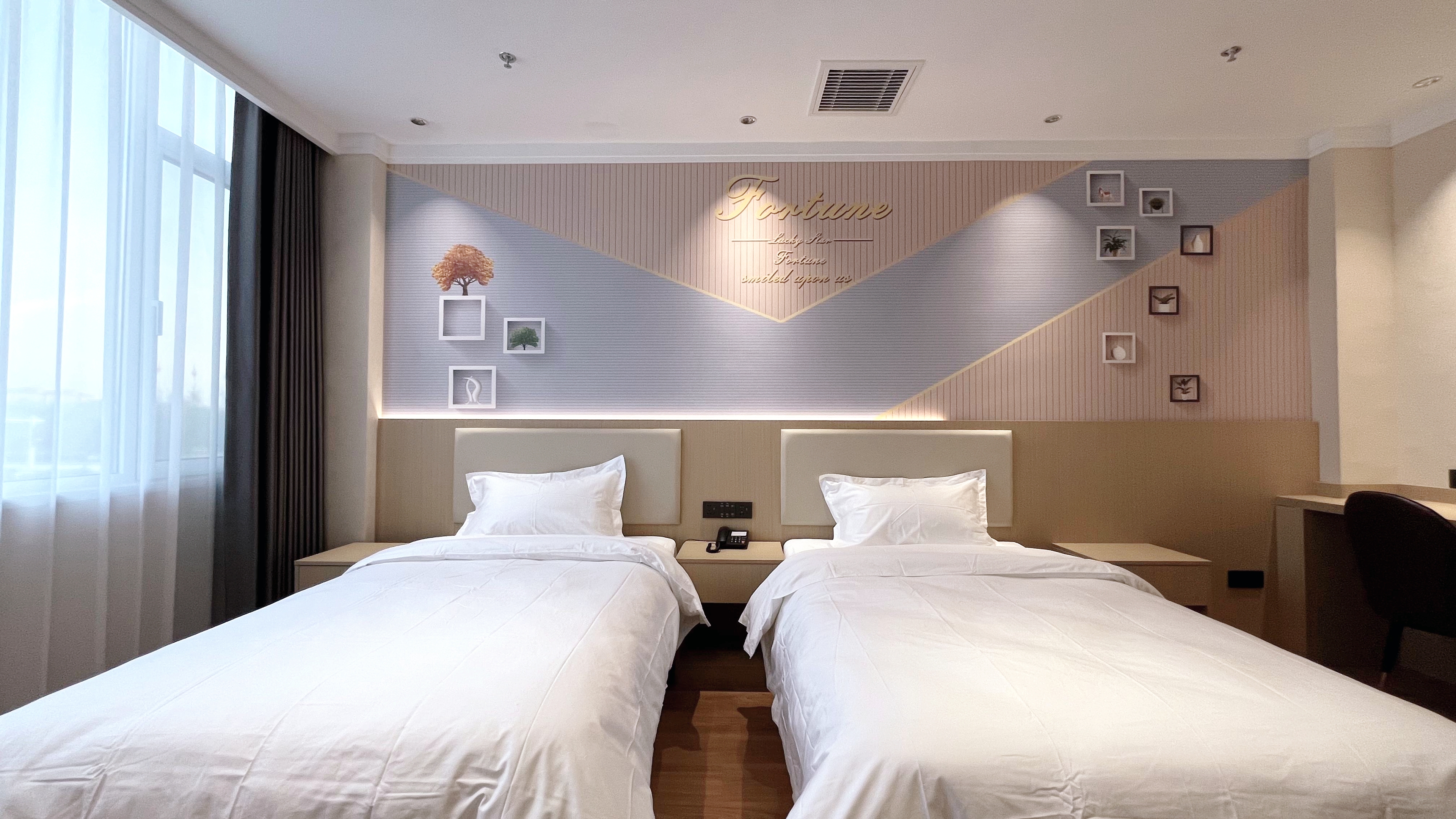Weifang Hitech Hotel 3*