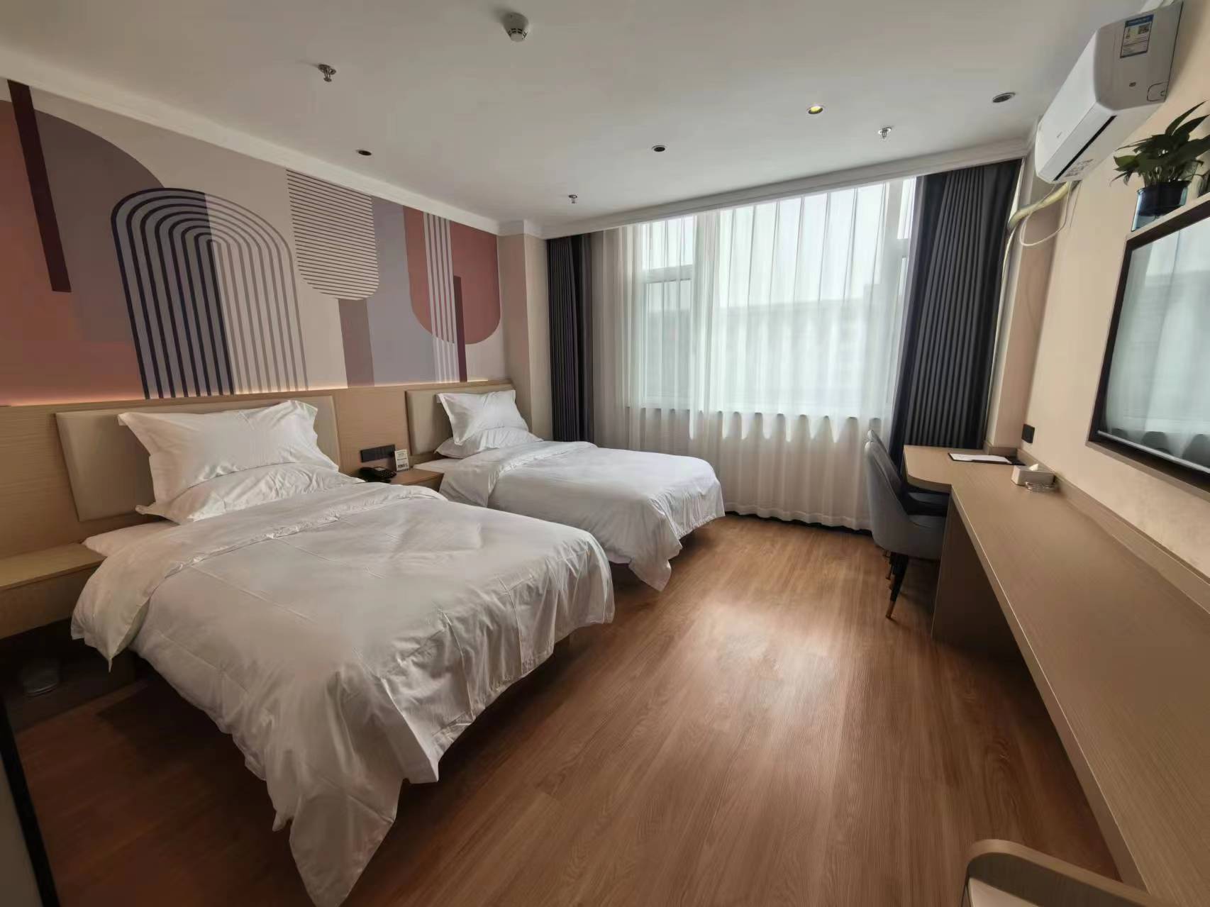 Weifang Hitech Hotel 3*