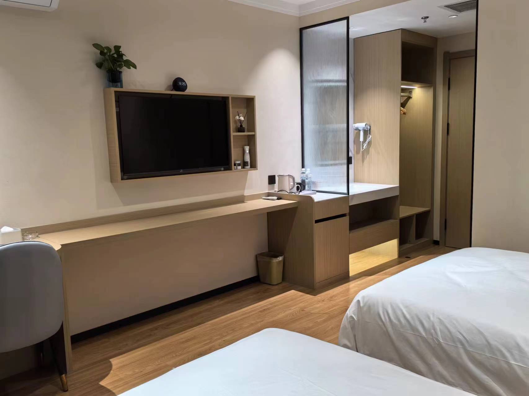 Weifang Hitech Hotel 3*