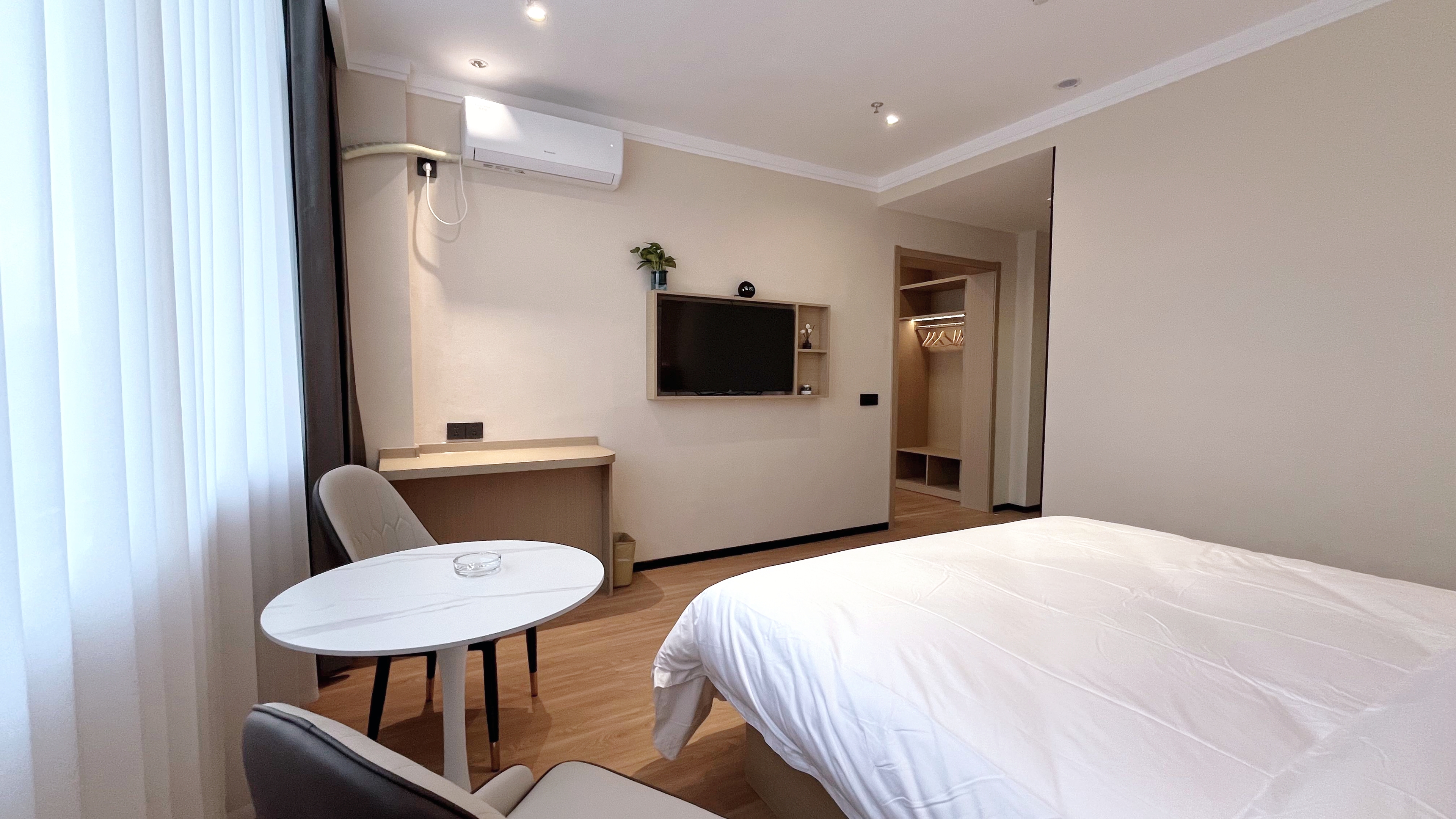 Weifang Hitech Hotel 3*
