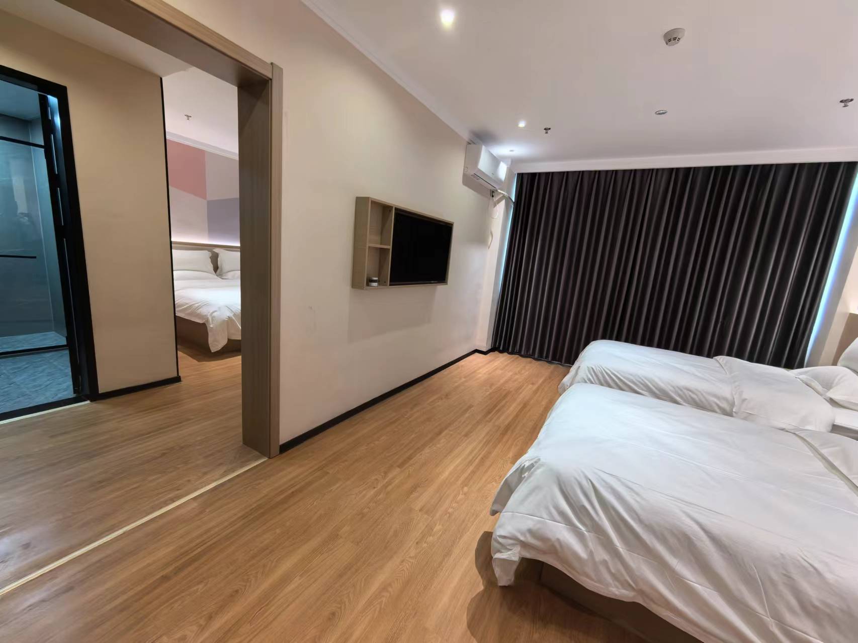 Weifang Hitech Hotel 3*
