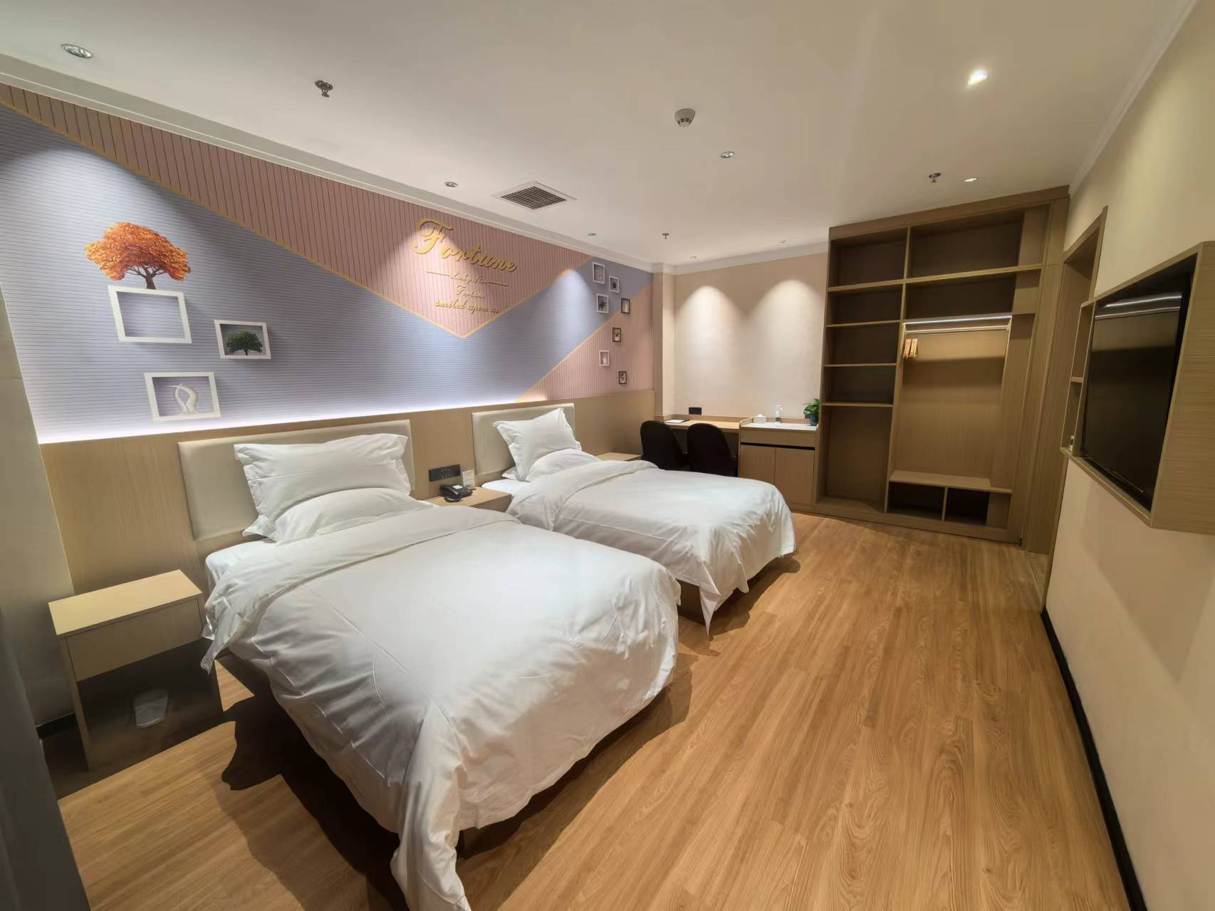 Weifang Hitech Hotel 3*