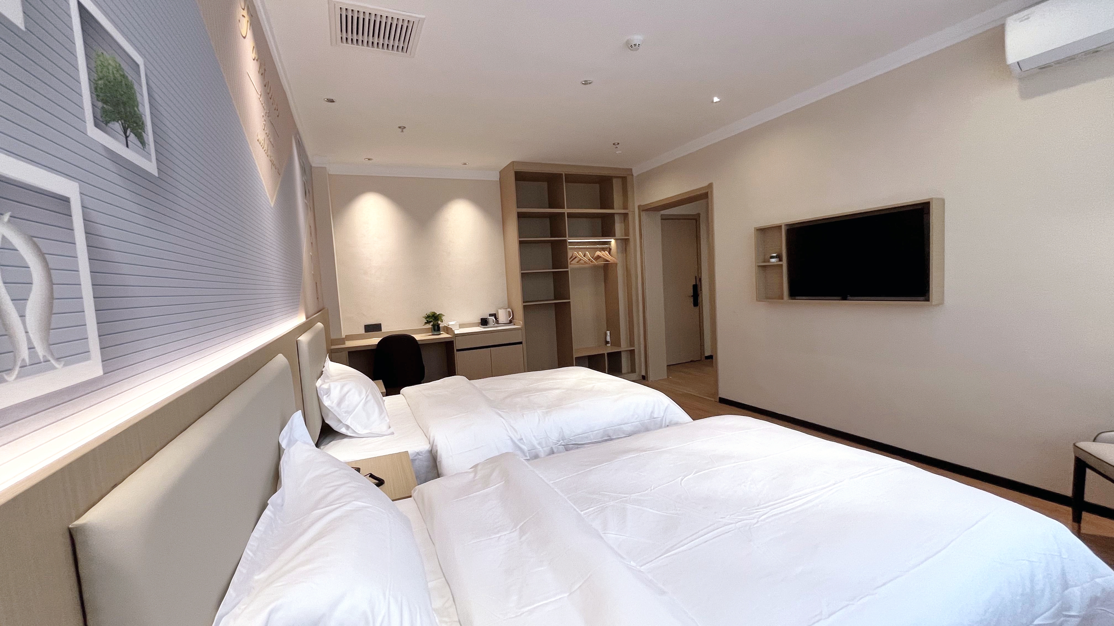 Weifang Hitech Hotel 3*