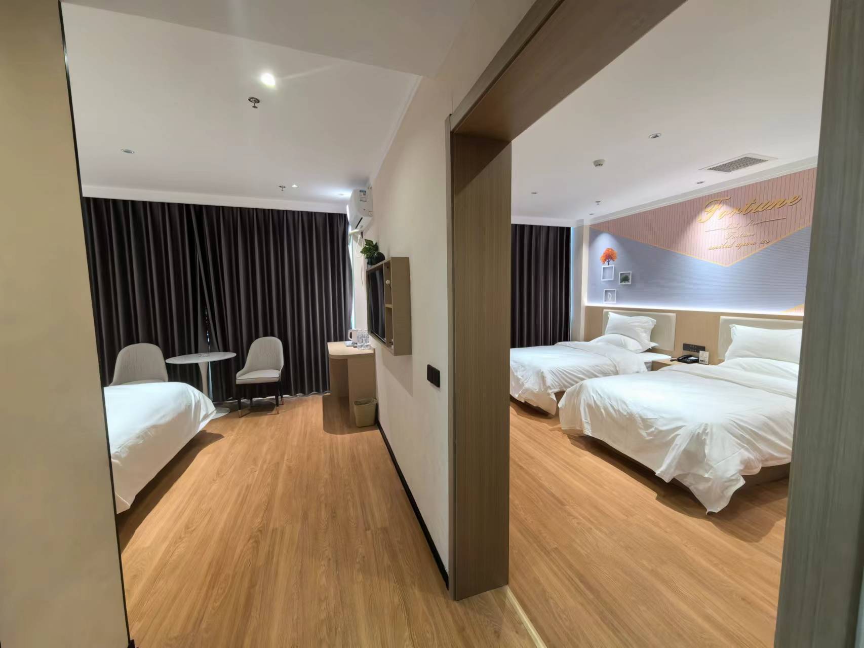 Weifang Hitech Hotel 3*
