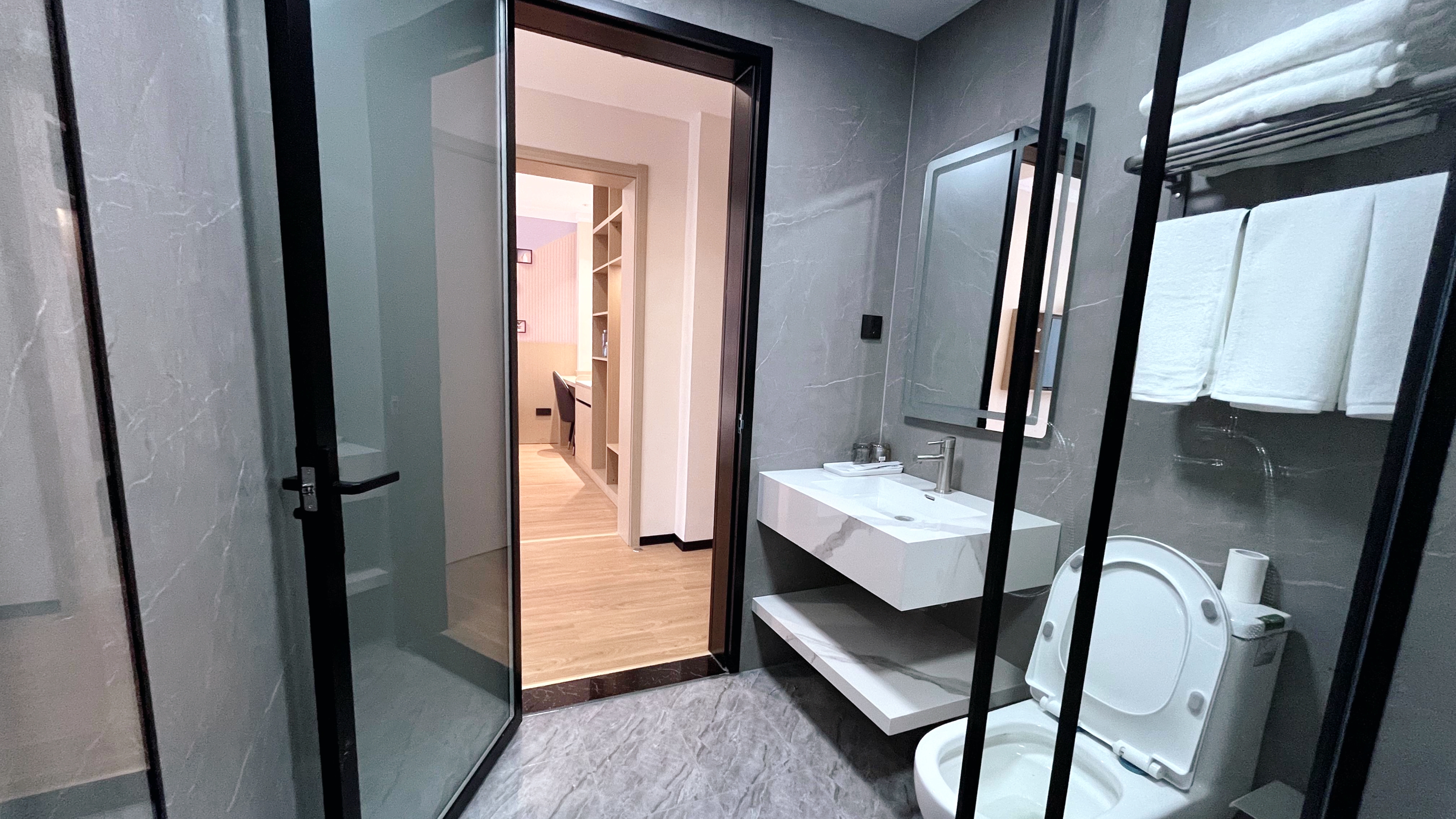 Weifang Hitech Hotel 3*