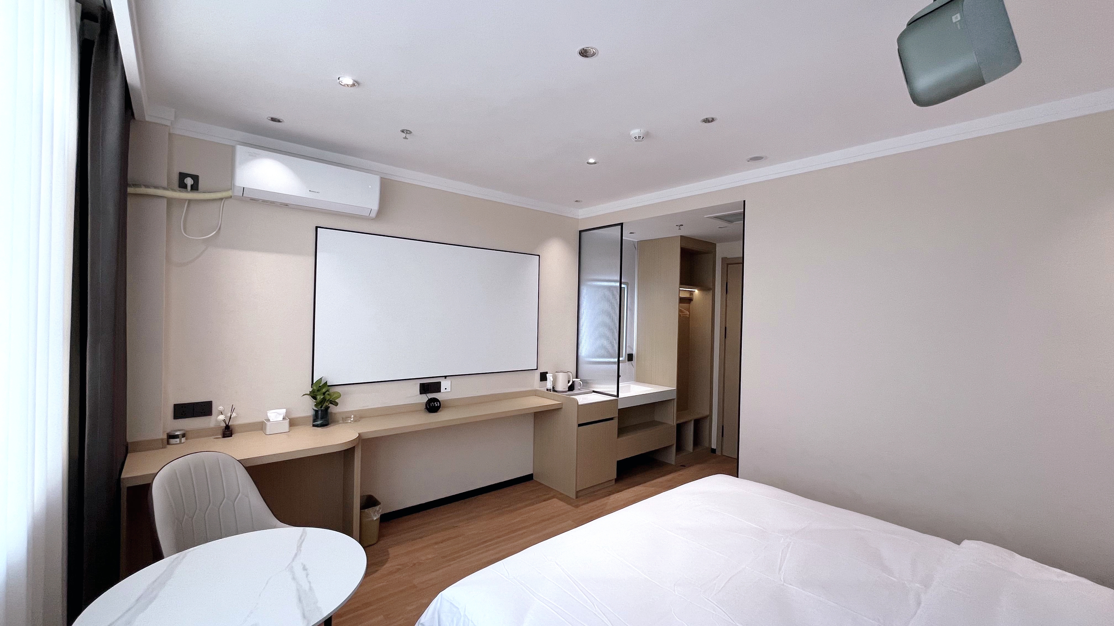 Weifang Hitech Hotel 3*