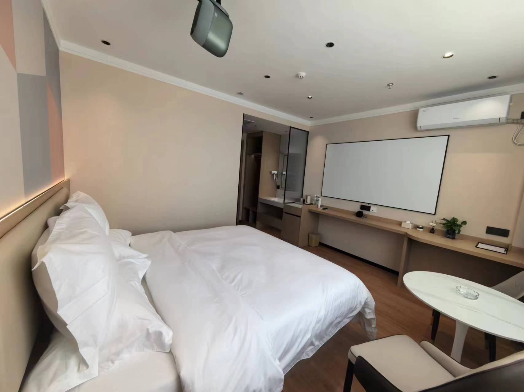 Weifang Hitech Hotel 3*