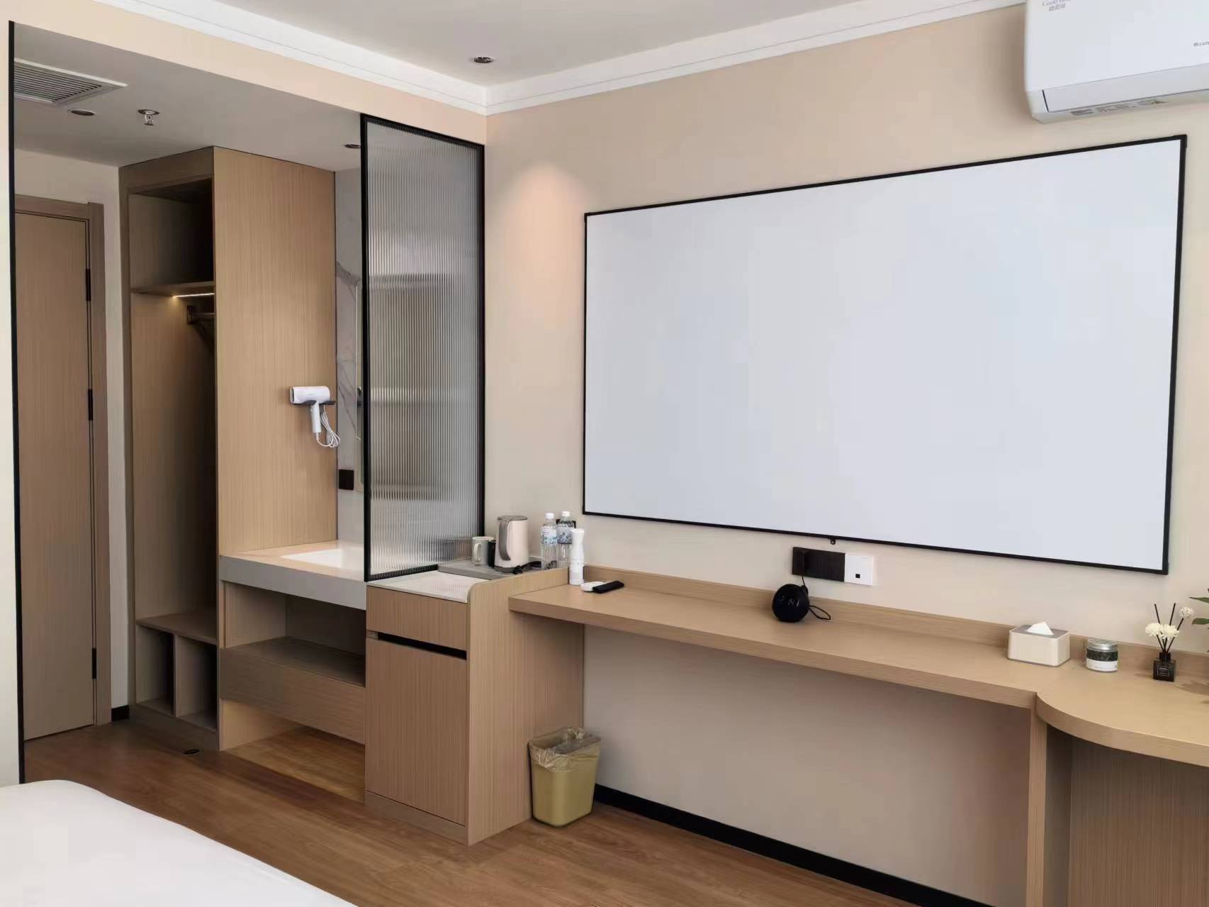 Weifang Hitech Hotel 3*