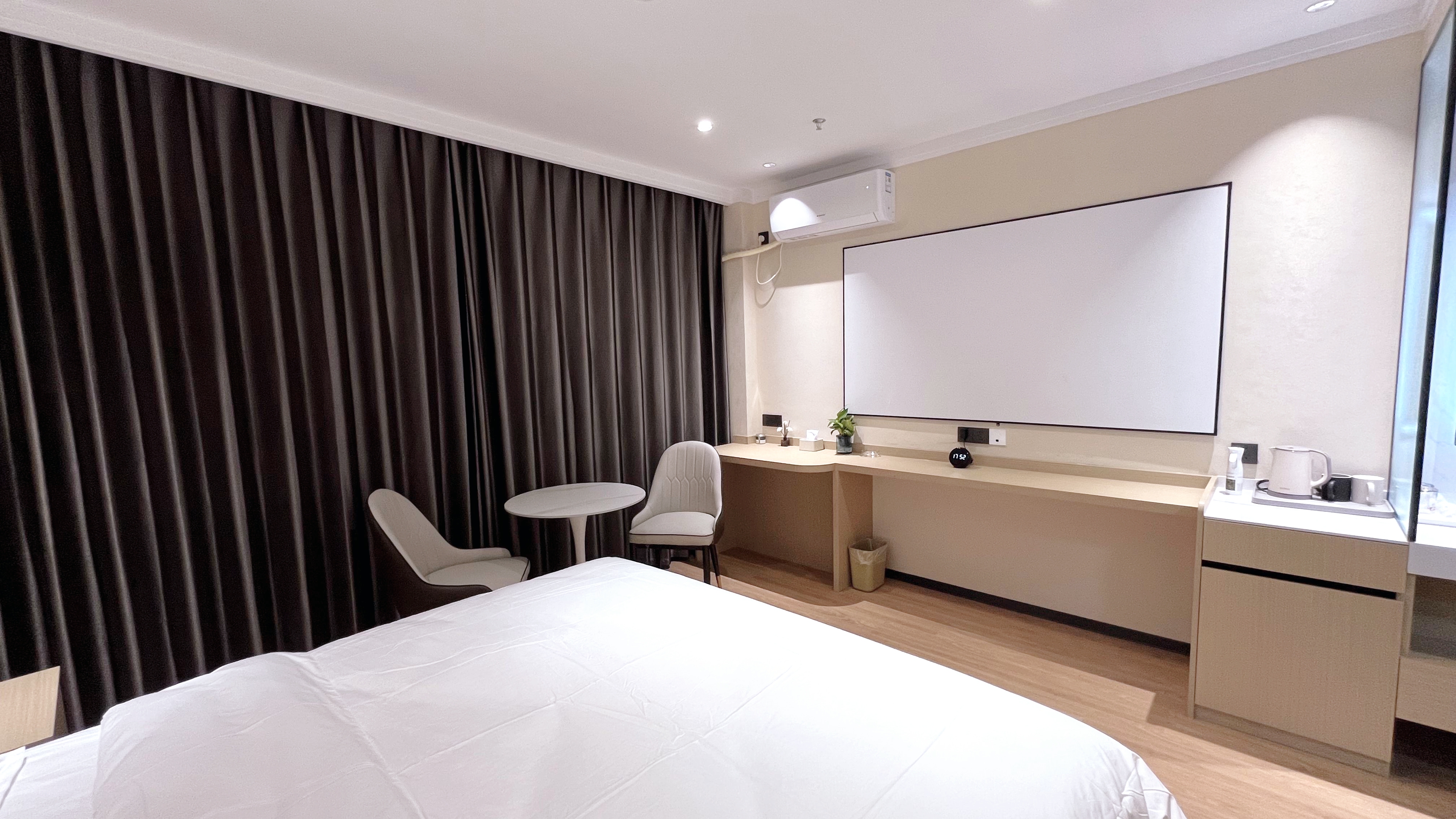 Weifang Hitech Hotel 3*