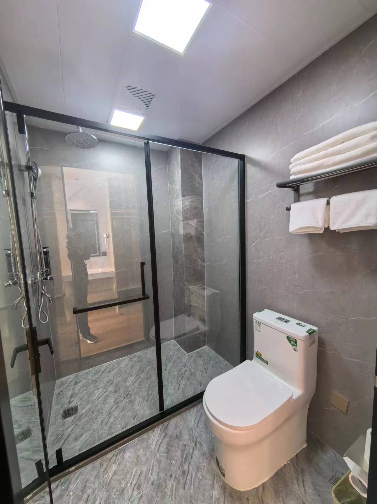 Weifang Hitech Hotel 3*
