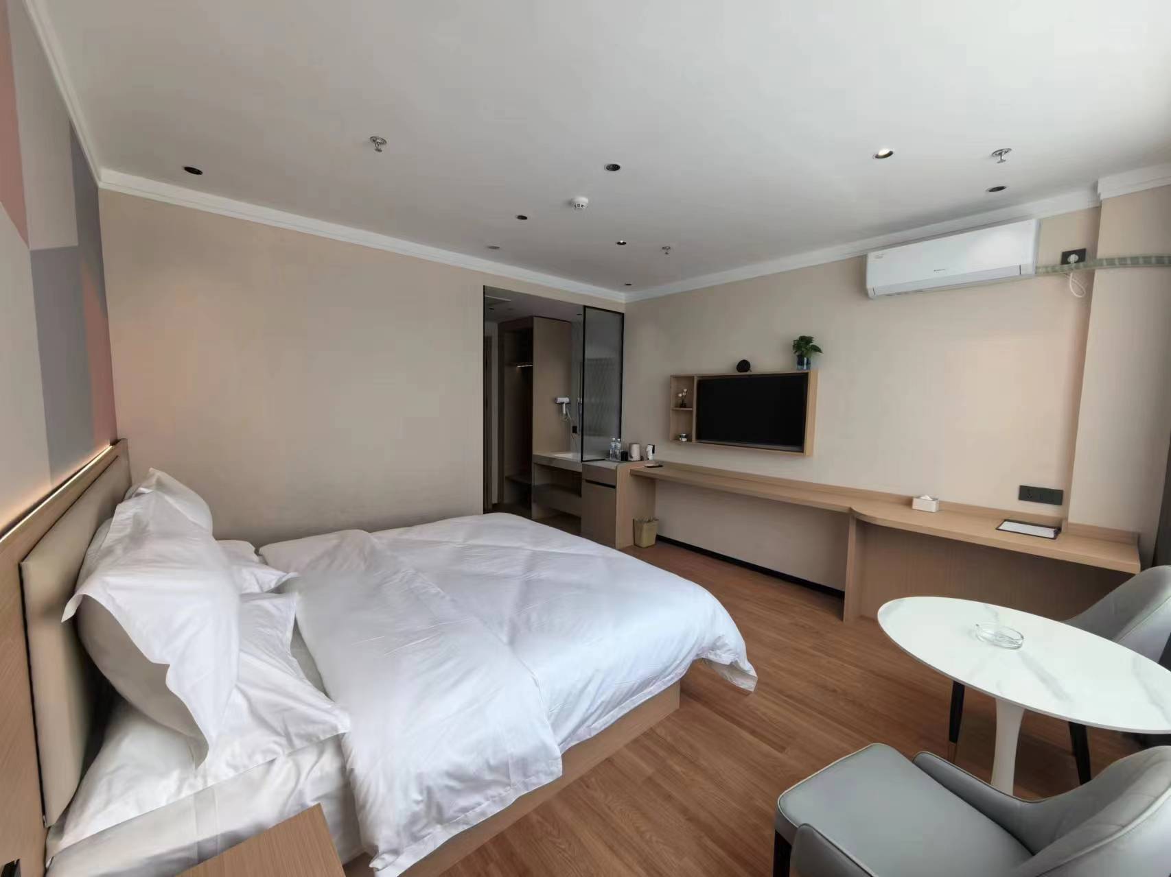Weifang Hitech Hotel 3*