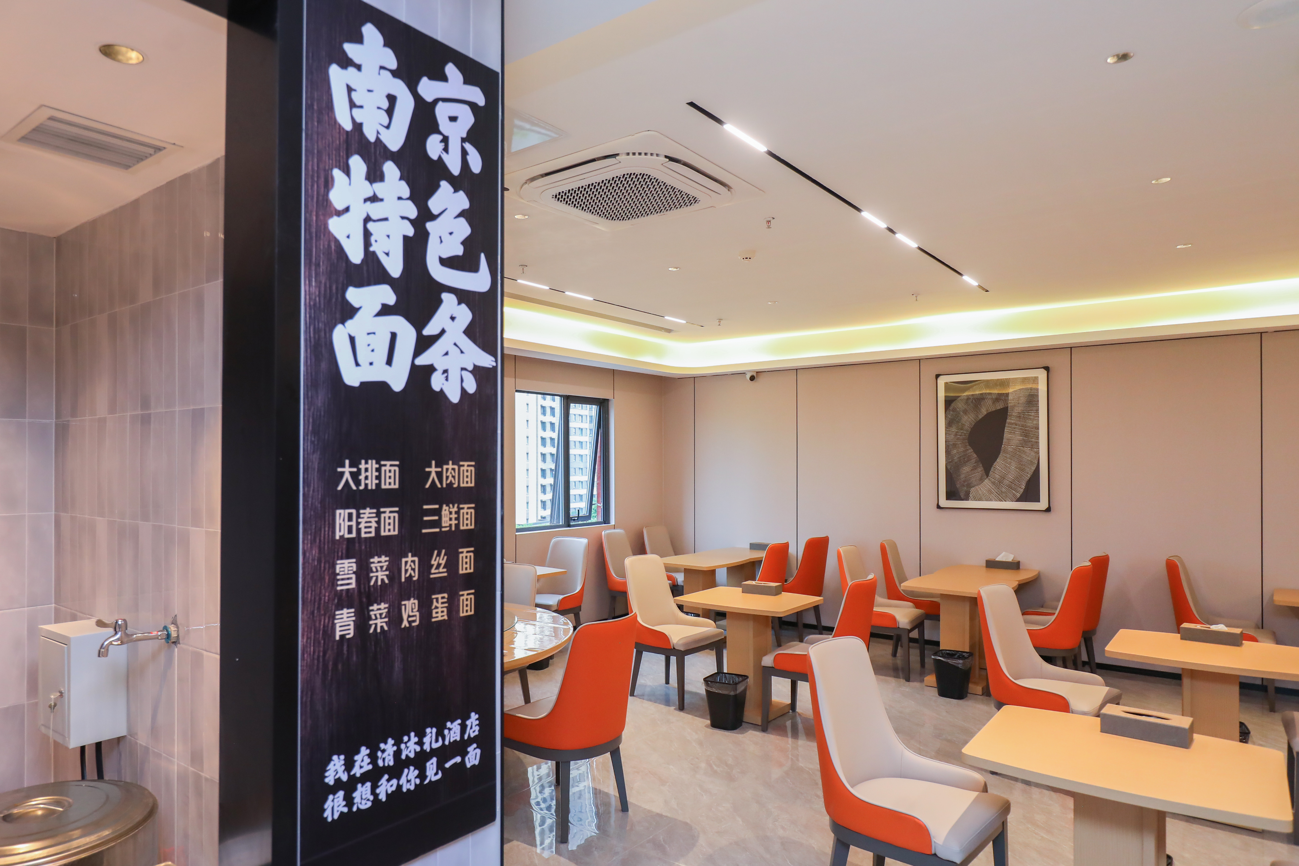 Qingmu Li Hotel (Nanjing Gaoli Jiaju Gang Xiaozhuang Subway Station) 3*