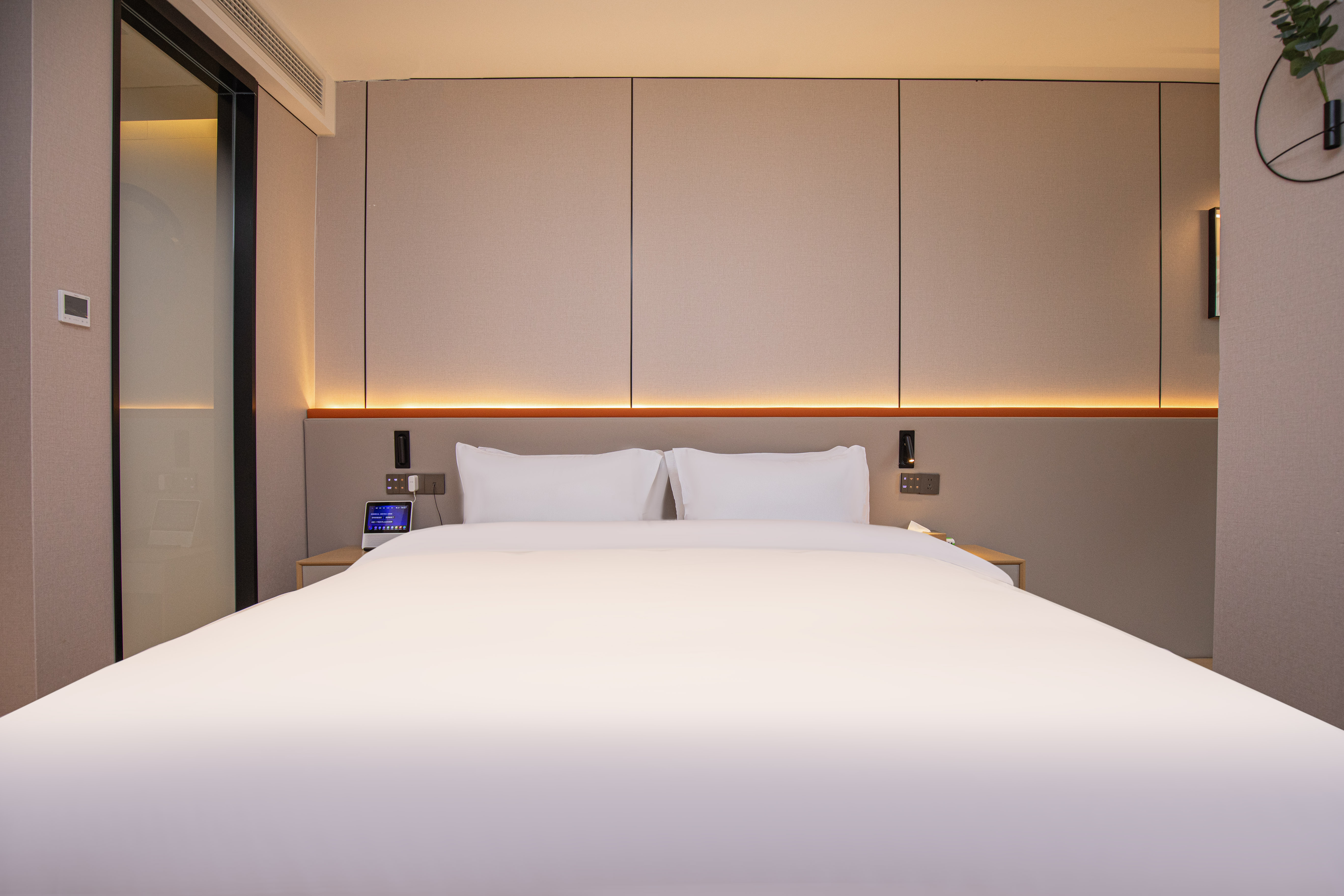 Qingmu Li Hotel (Nanjing Gaoli Jiaju Gang Xiaozhuang Subway Station) 3*