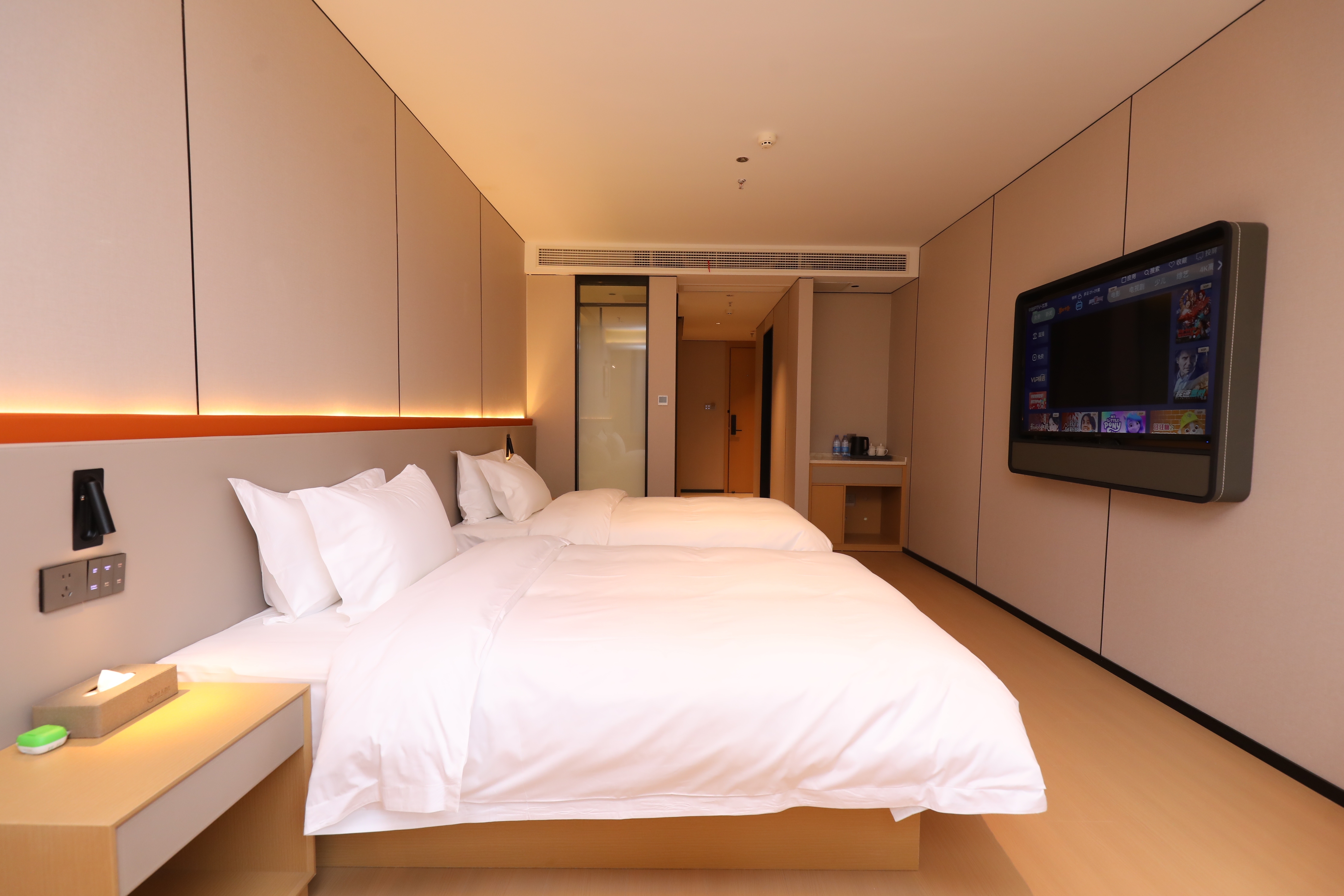 Qingmu Li Hotel (Nanjing Gaoli Jiaju Gang Xiaozhuang Subway Station) 3*