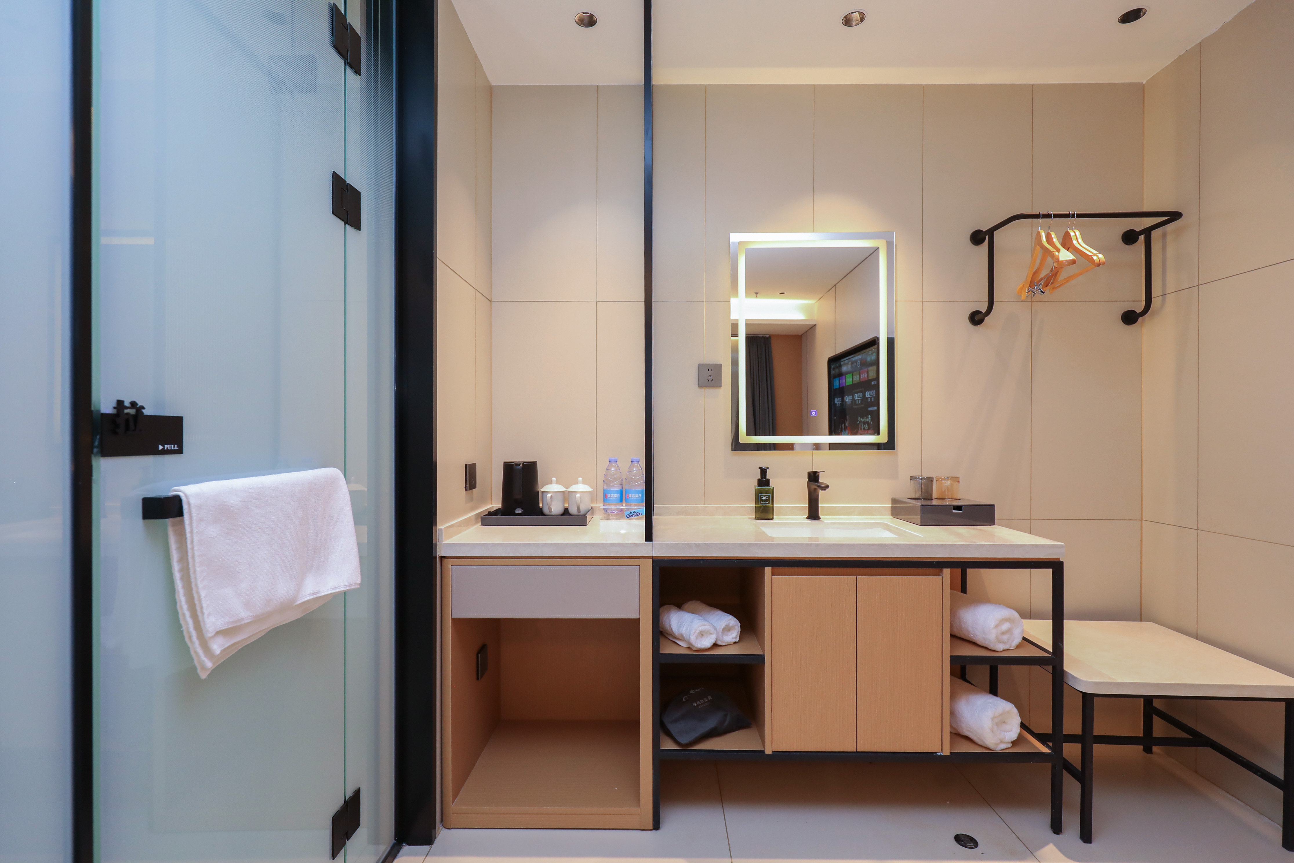 Qingmu Li Hotel (Nanjing Gaoli Jiaju Gang Xiaozhuang Subway Station) 3*
