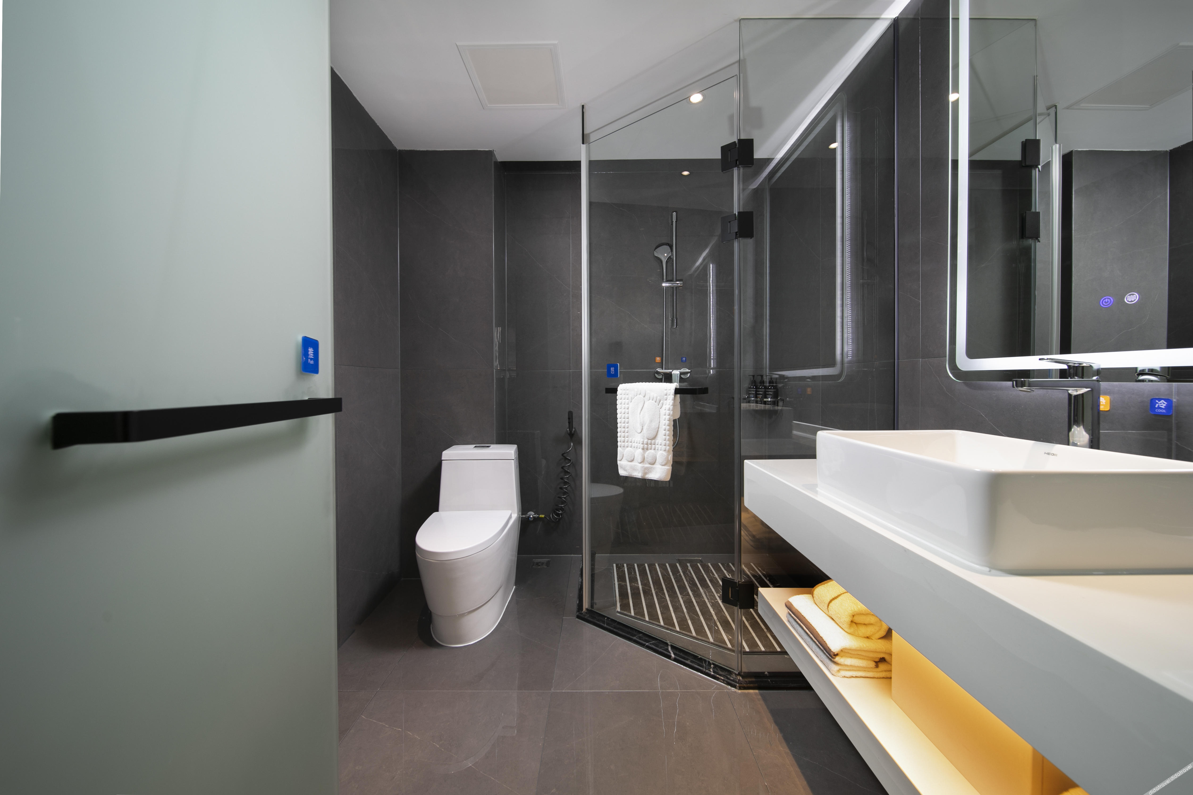 Yeste Hotel (Fangchenggang Qisha Fishing Port No.1 Pier) 3*