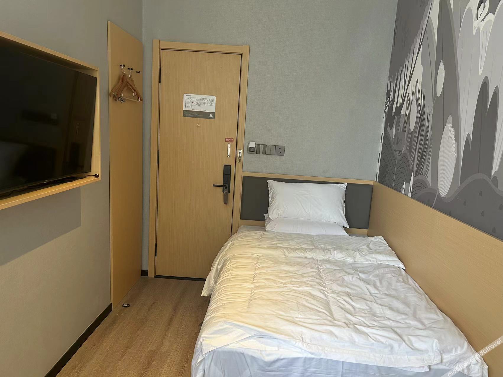 Junyi Hotel (Weifang Qingzhou Bus Station Taihua City) 2*