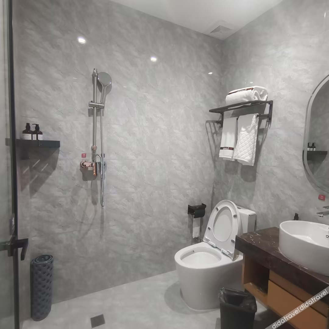 Junyi Hotel (Weifang Qingzhou Bus Station Taihua City) 2*