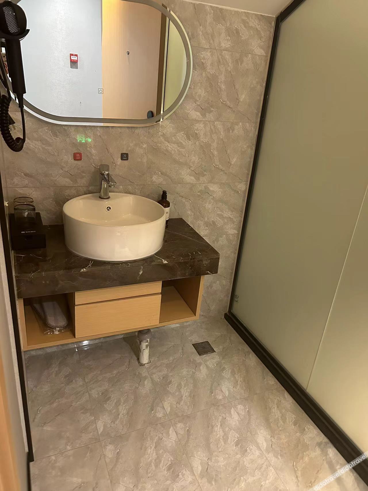 Junyi Hotel (Weifang Qingzhou Bus Station Taihua City) 2*