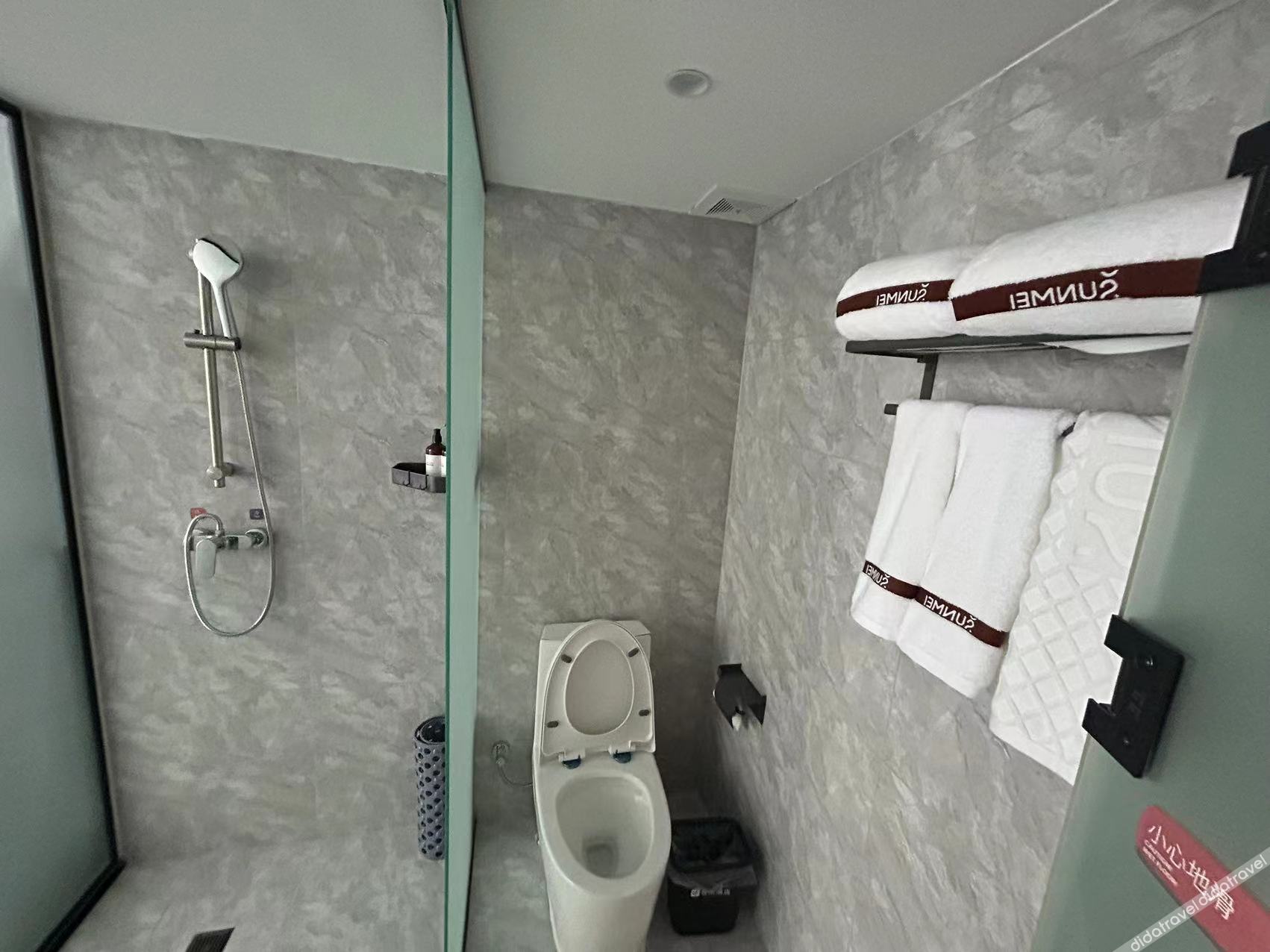 Junyi Hotel (Weifang Qingzhou Bus Station Taihua City) 2*