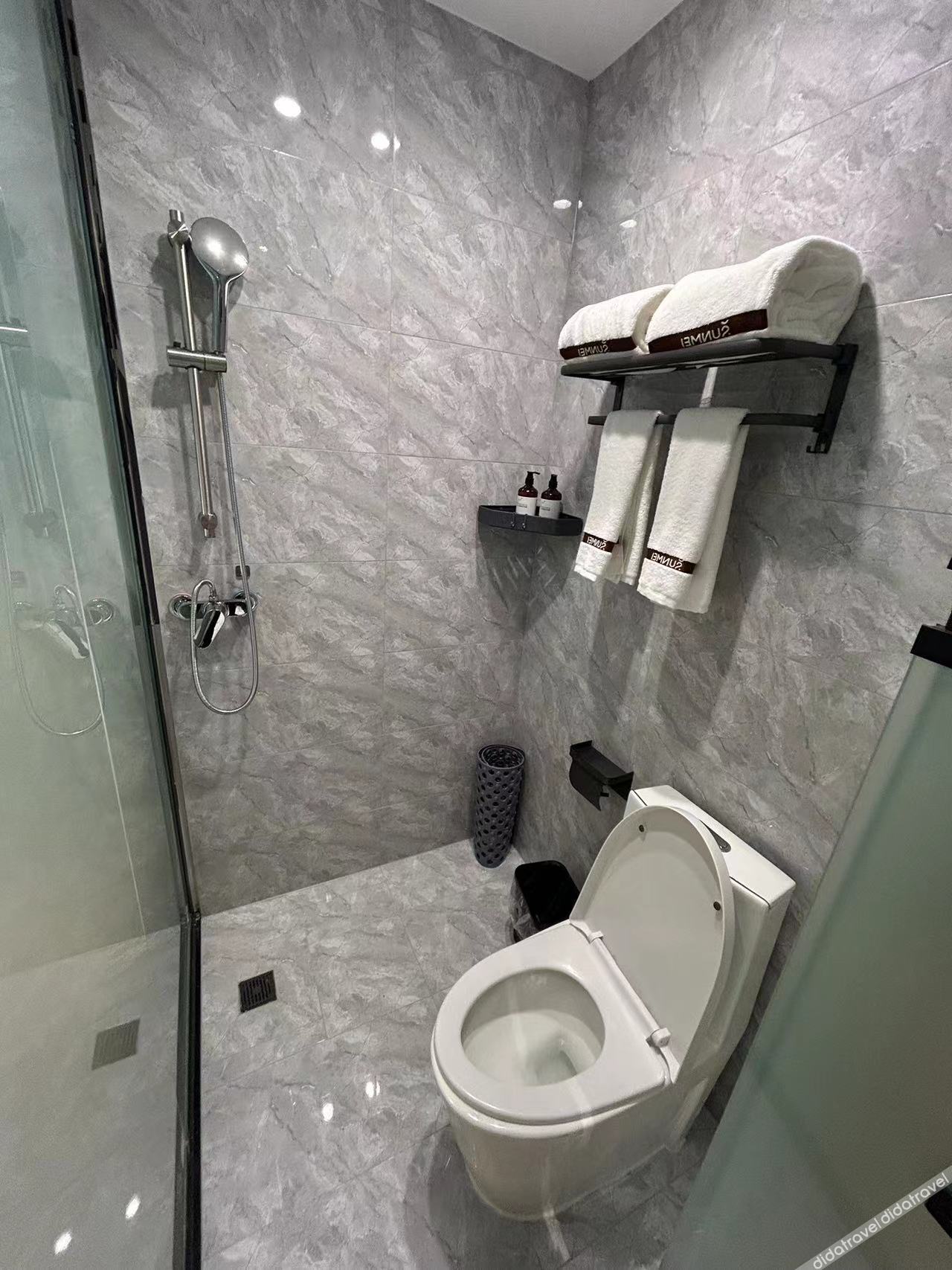 Junyi Hotel (Weifang Qingzhou Bus Station Taihua City) 2*