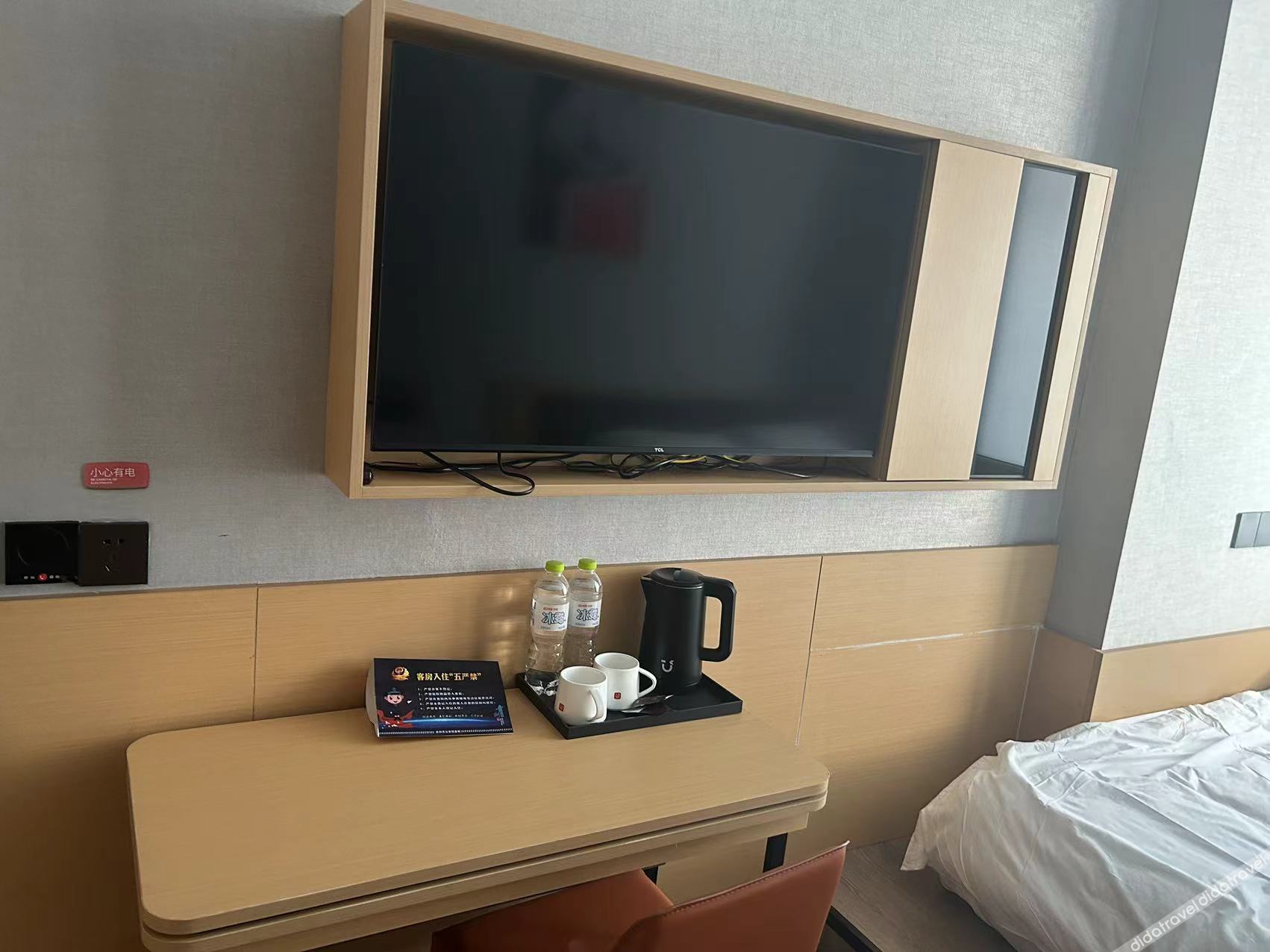 Junyi Hotel (Weifang Qingzhou Bus Station Taihua City) 2*