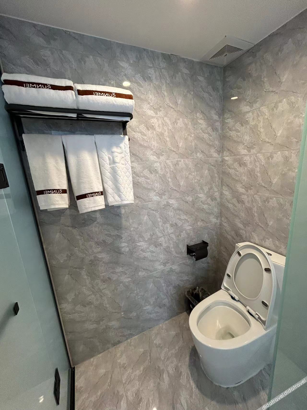 Junyi Hotel (Weifang Qingzhou Bus Station Taihua City) 2*