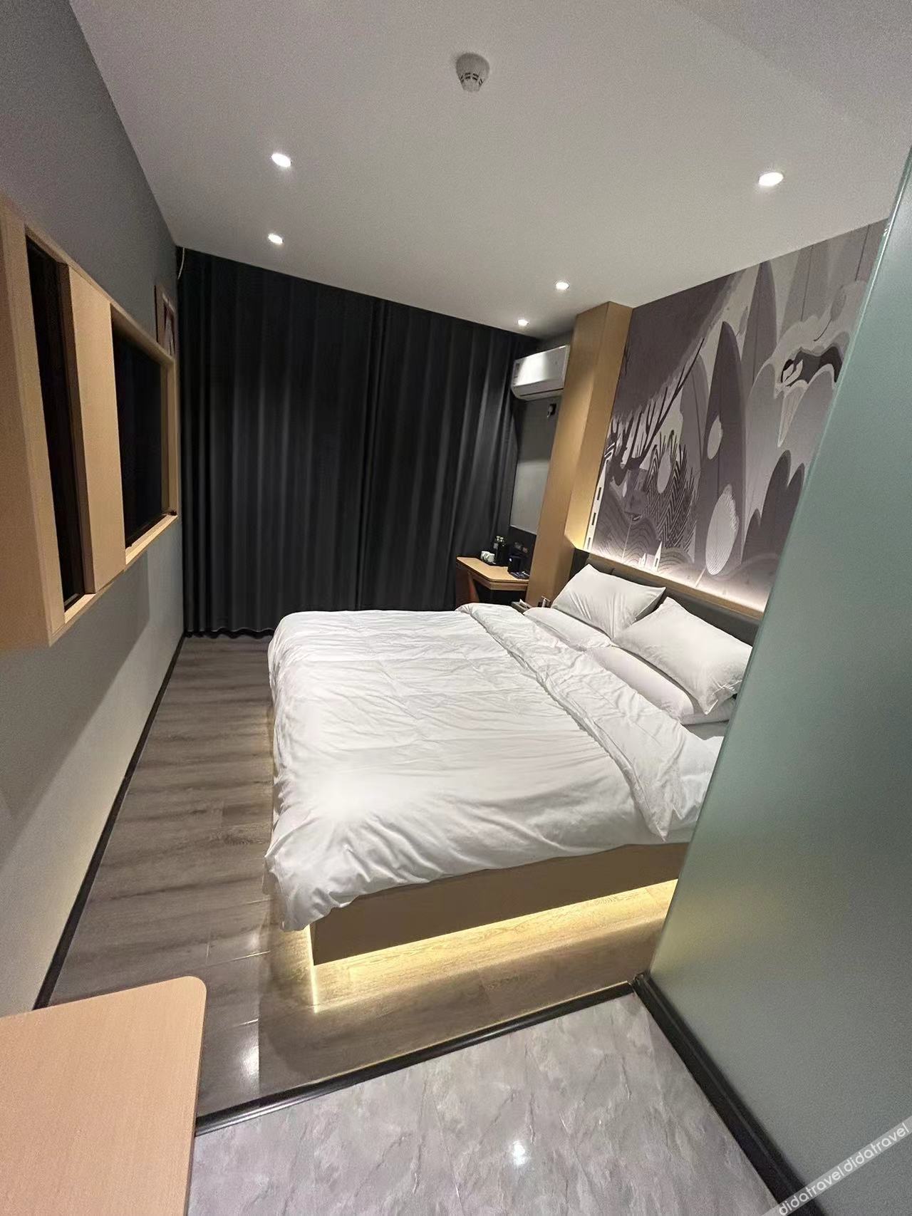 Junyi Hotel (Weifang Qingzhou Bus Station Taihua City) 2*