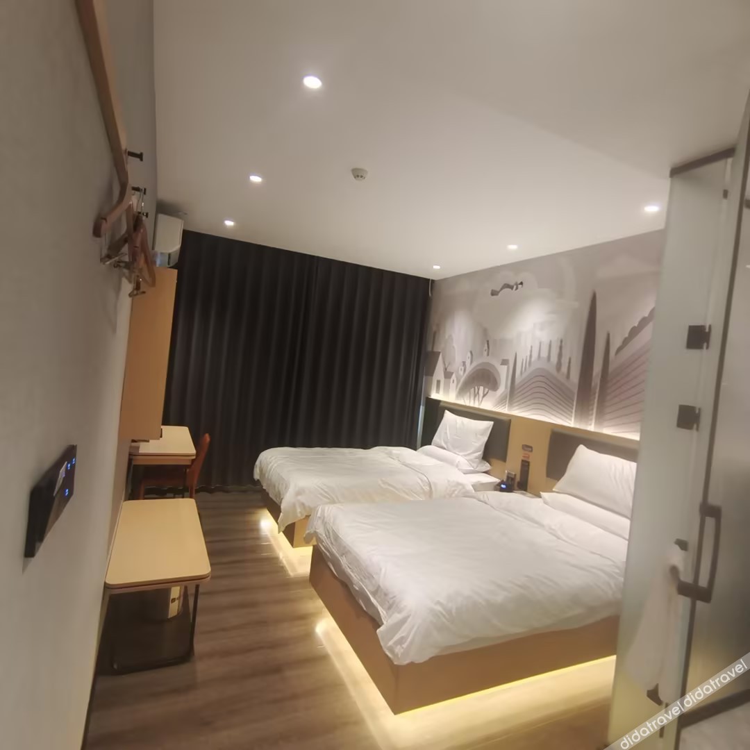 Junyi Hotel (Weifang Qingzhou Bus Station Taihua City) 2*