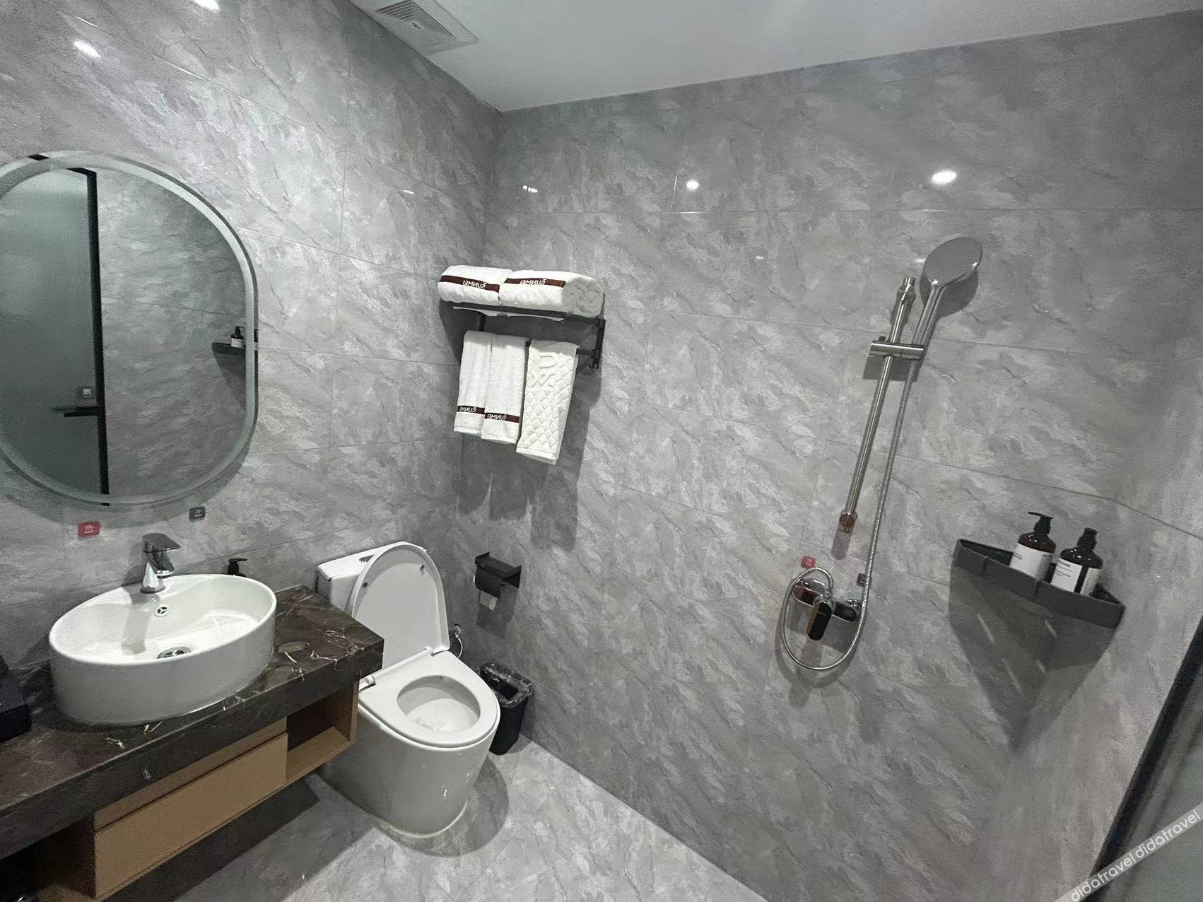Junyi Hotel (Weifang Qingzhou Bus Station Taihua City) 2*