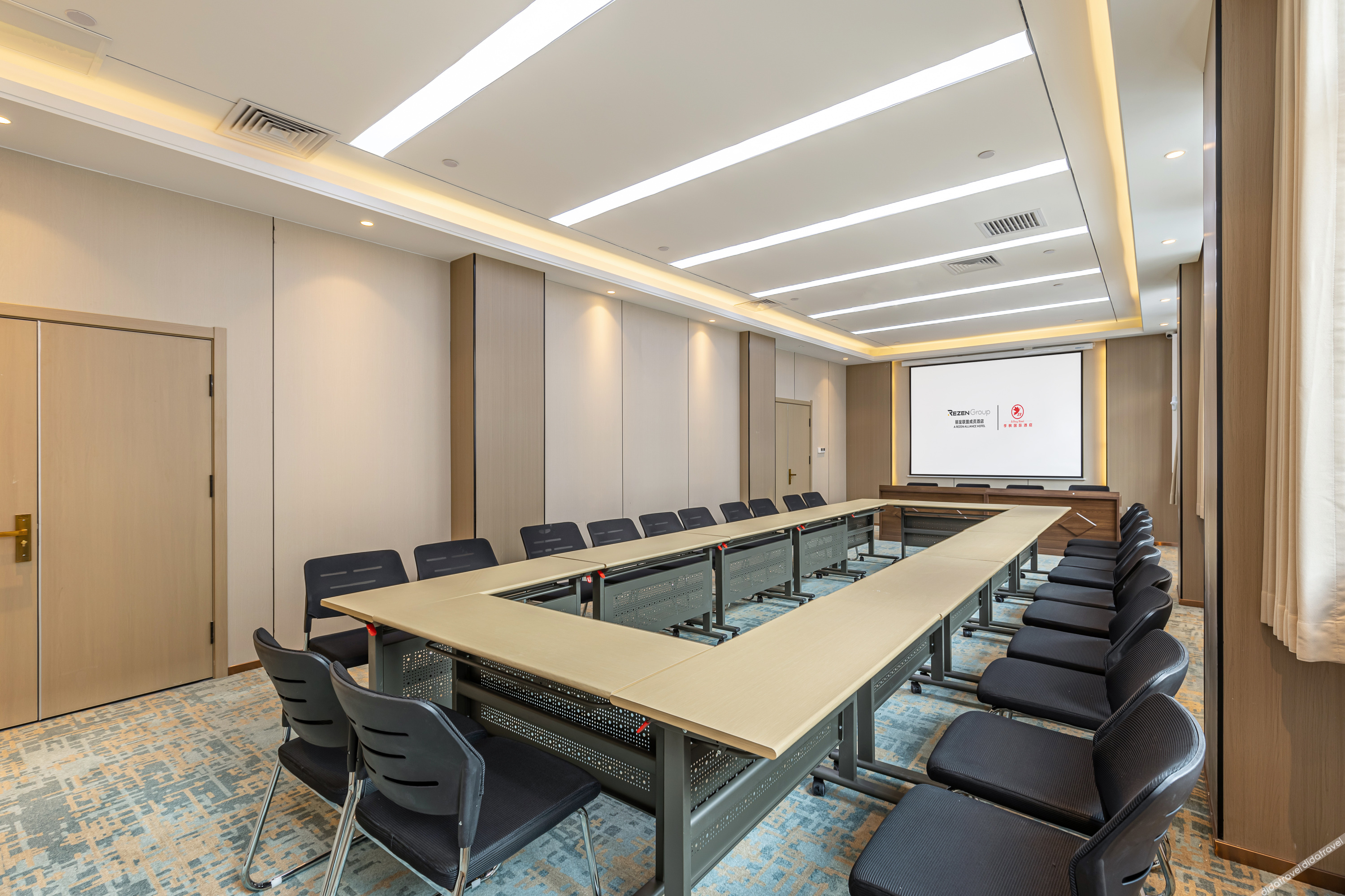 Jifeng International Hotel (Baotou Iron and Steel Street Wangfujing Branch) 3*