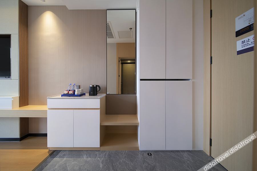 Yeste International Hotel (Guiyang Huaxi District Government Mingzhu Avenue Subway Station) 3*