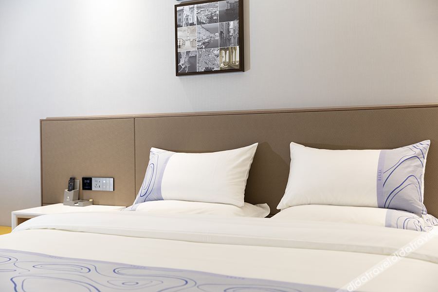 Yeste International Hotel (Guiyang Huaxi District Government Mingzhu Avenue Subway Station) 3*