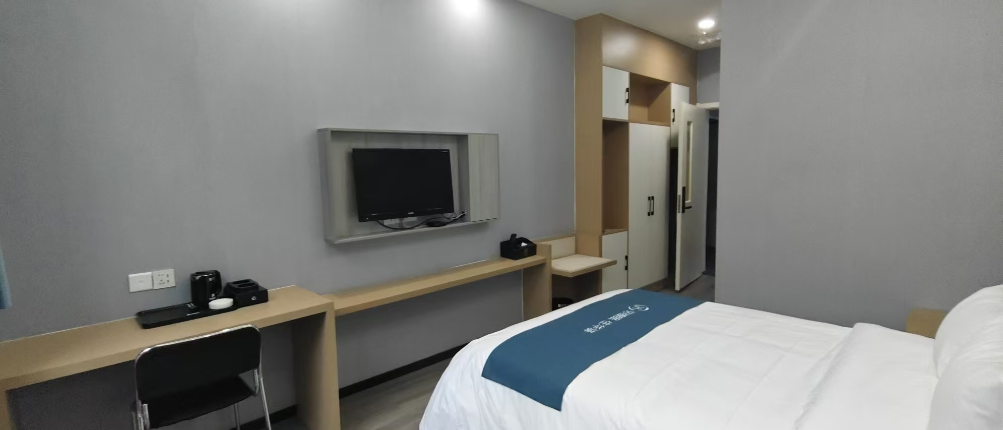 Home Inn Huayi Hotel (Lanzhou Olympic Sports Center Tianqi Cultural Tourism Park) 2*