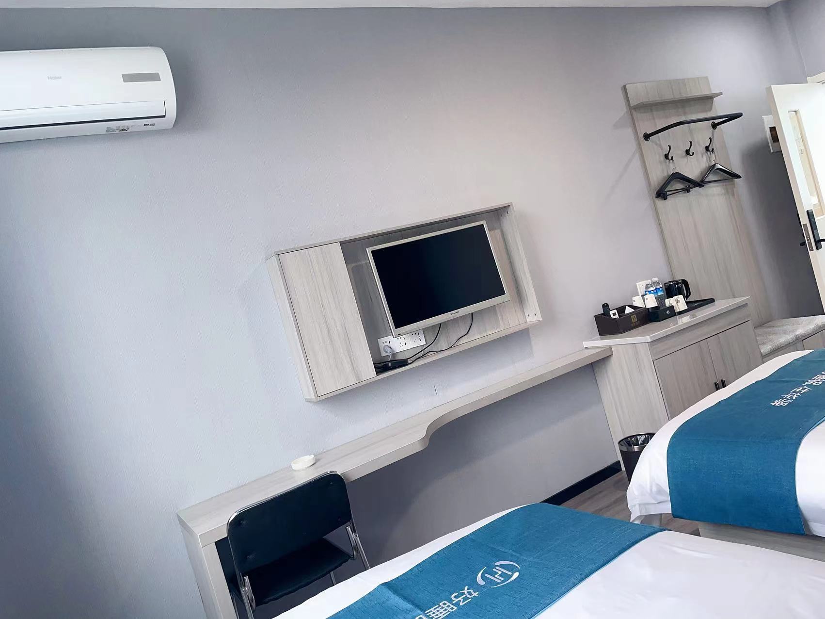 Home Inn Huayi Hotel (Lanzhou Olympic Sports Center Tianqi Cultural Tourism Park) 2*