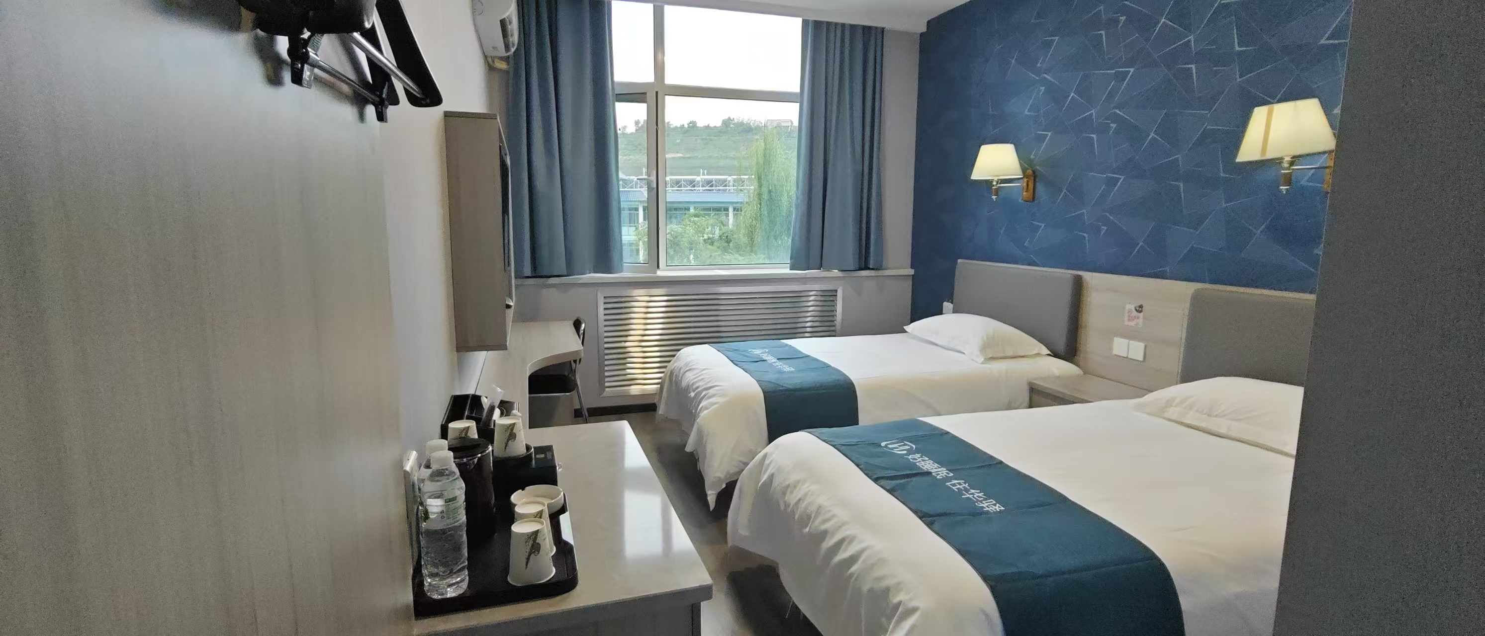 Home Inn Huayi Hotel (Lanzhou Olympic Sports Center Tianqi Cultural Tourism Park) 2*