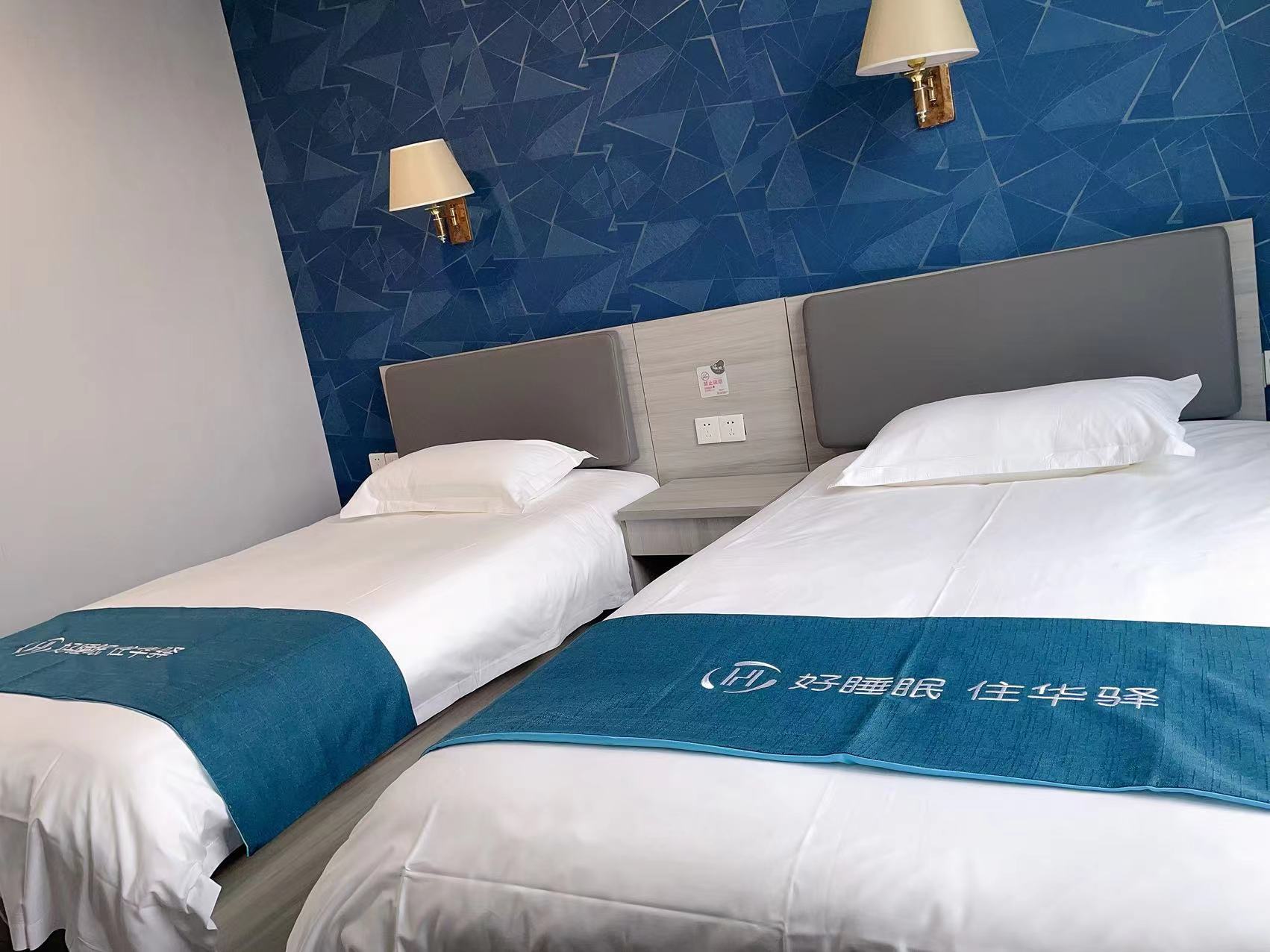 Home Inn Huayi Hotel (Lanzhou Olympic Sports Center Tianqi Cultural Tourism Park) 2*