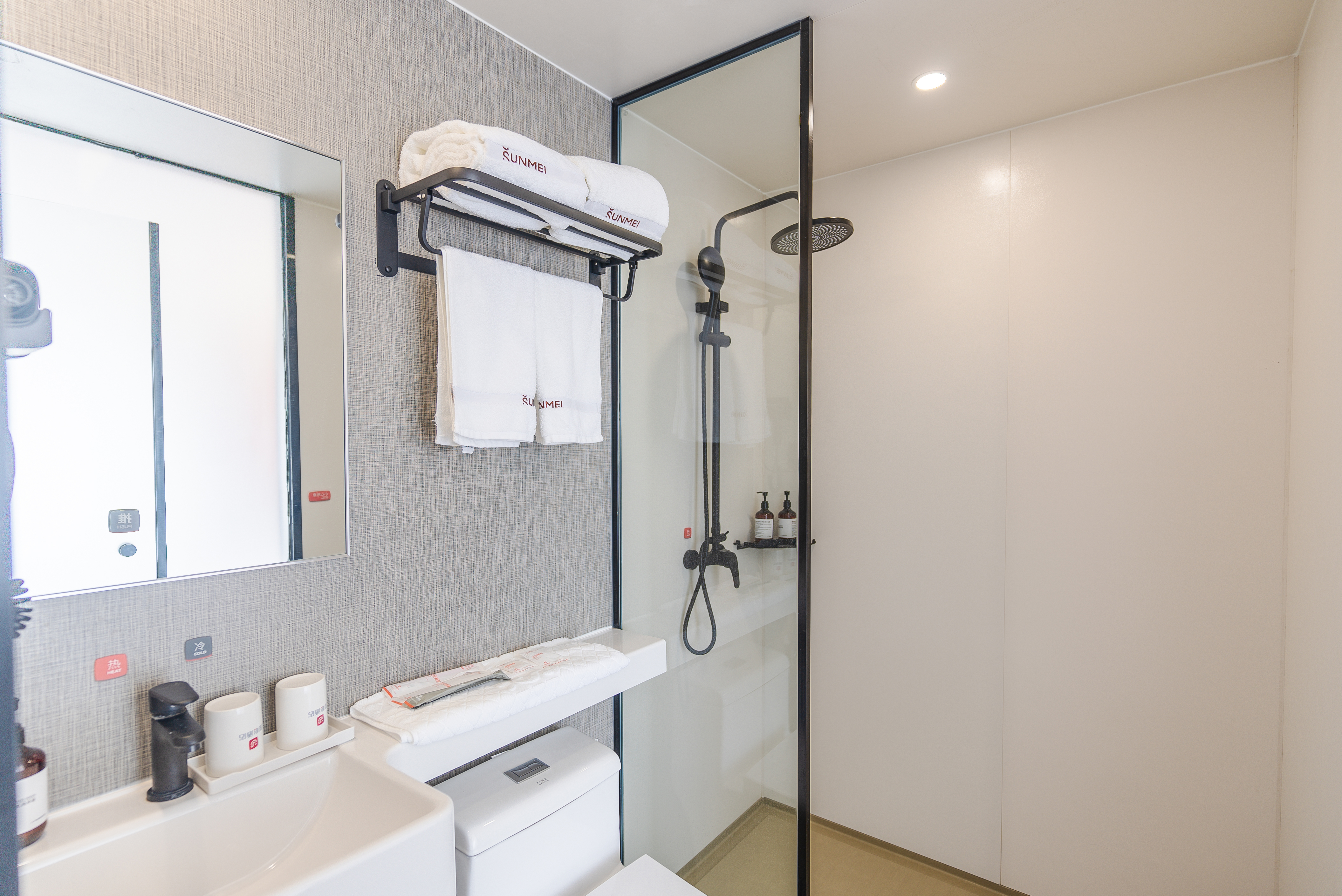 Junyi Chain Hotel (Qingdao Jimo Lingshan Street) 2*