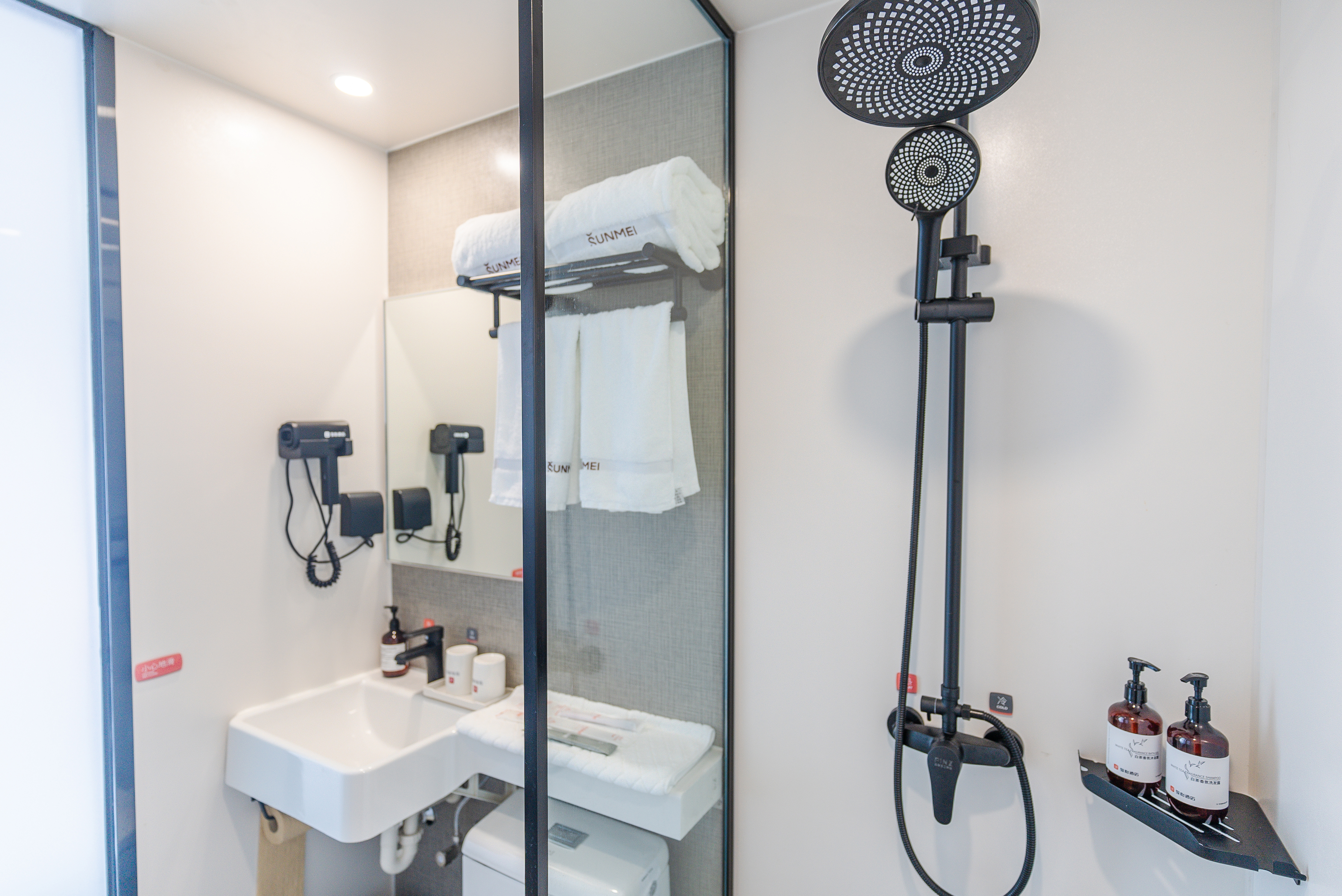 Junyi Chain Hotel (Qingdao Jimo Lingshan Street) 2*