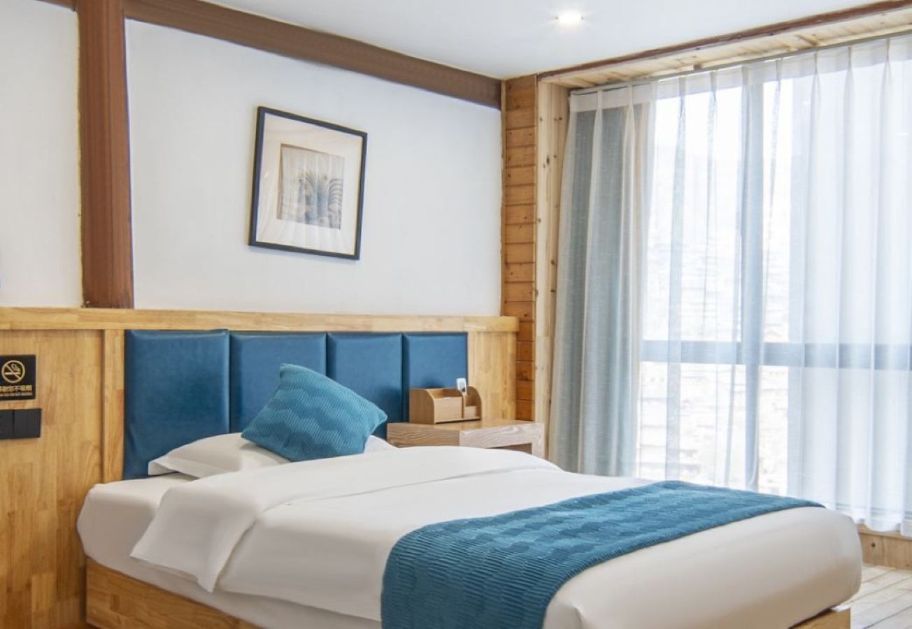 Xijiang Yunting Light Luxury Panoramic 3*