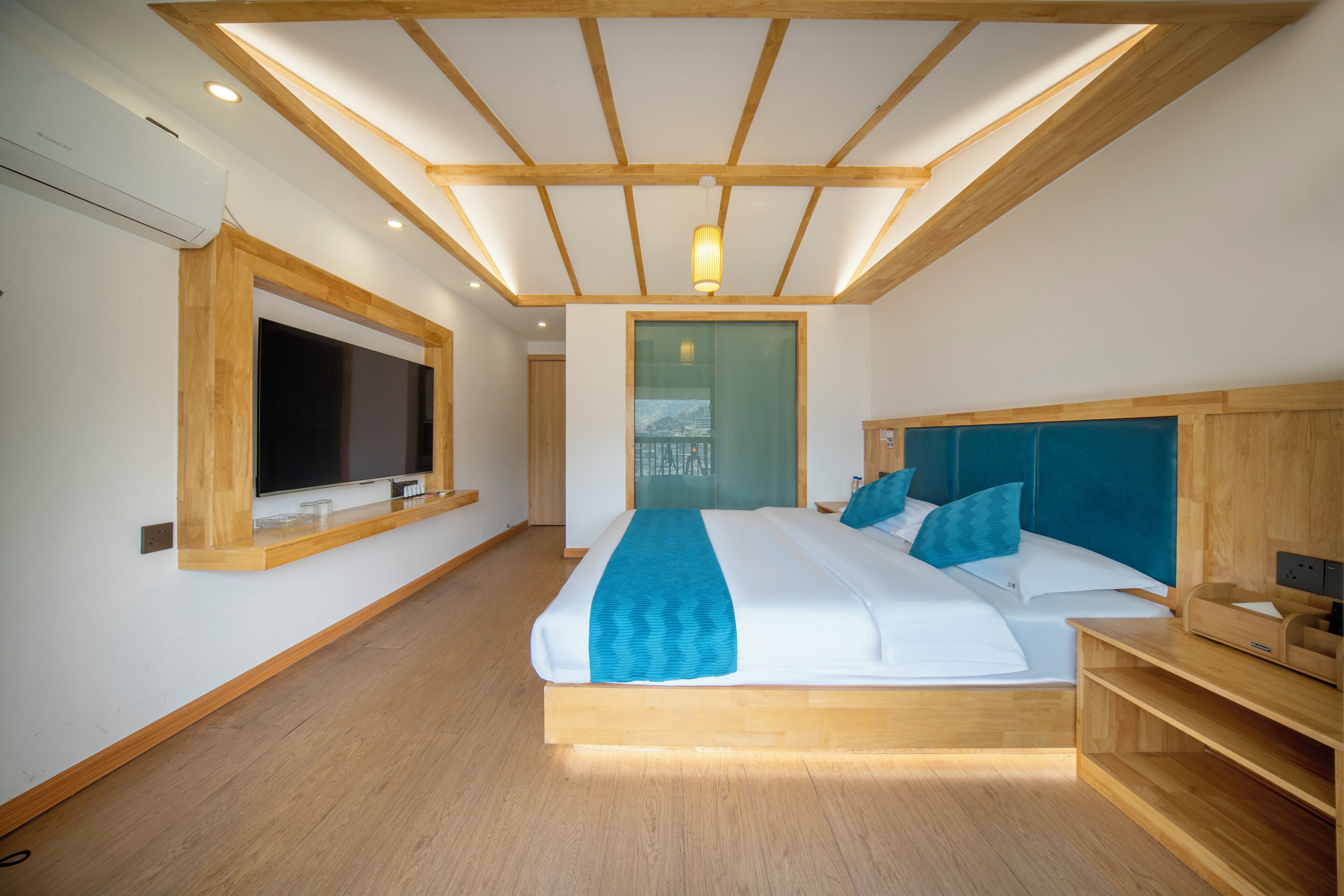 Xijiang Yunting Light Luxury Panoramic 3*